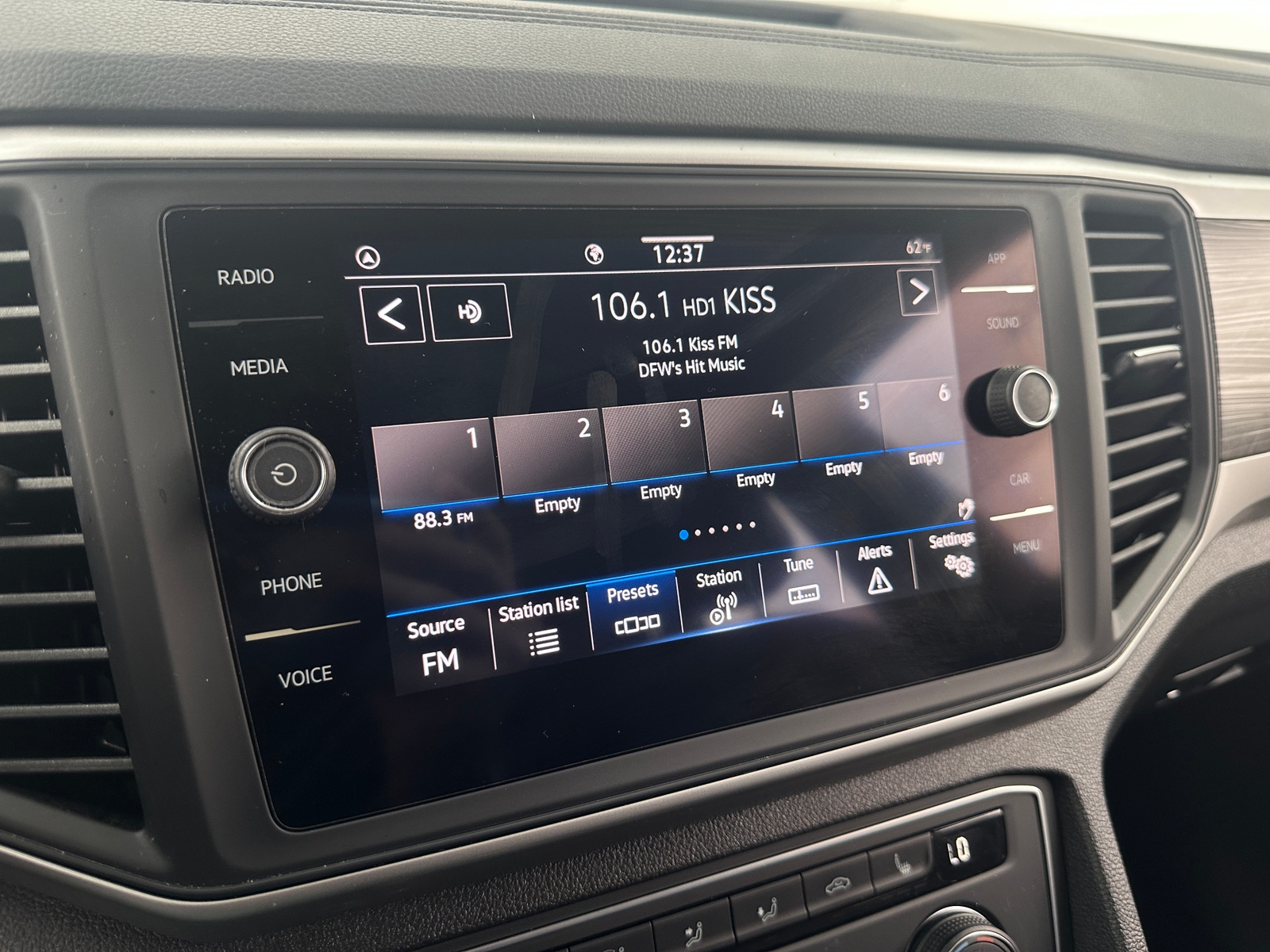 Thumbnail: 2021 Volkswagen Atlas - 3