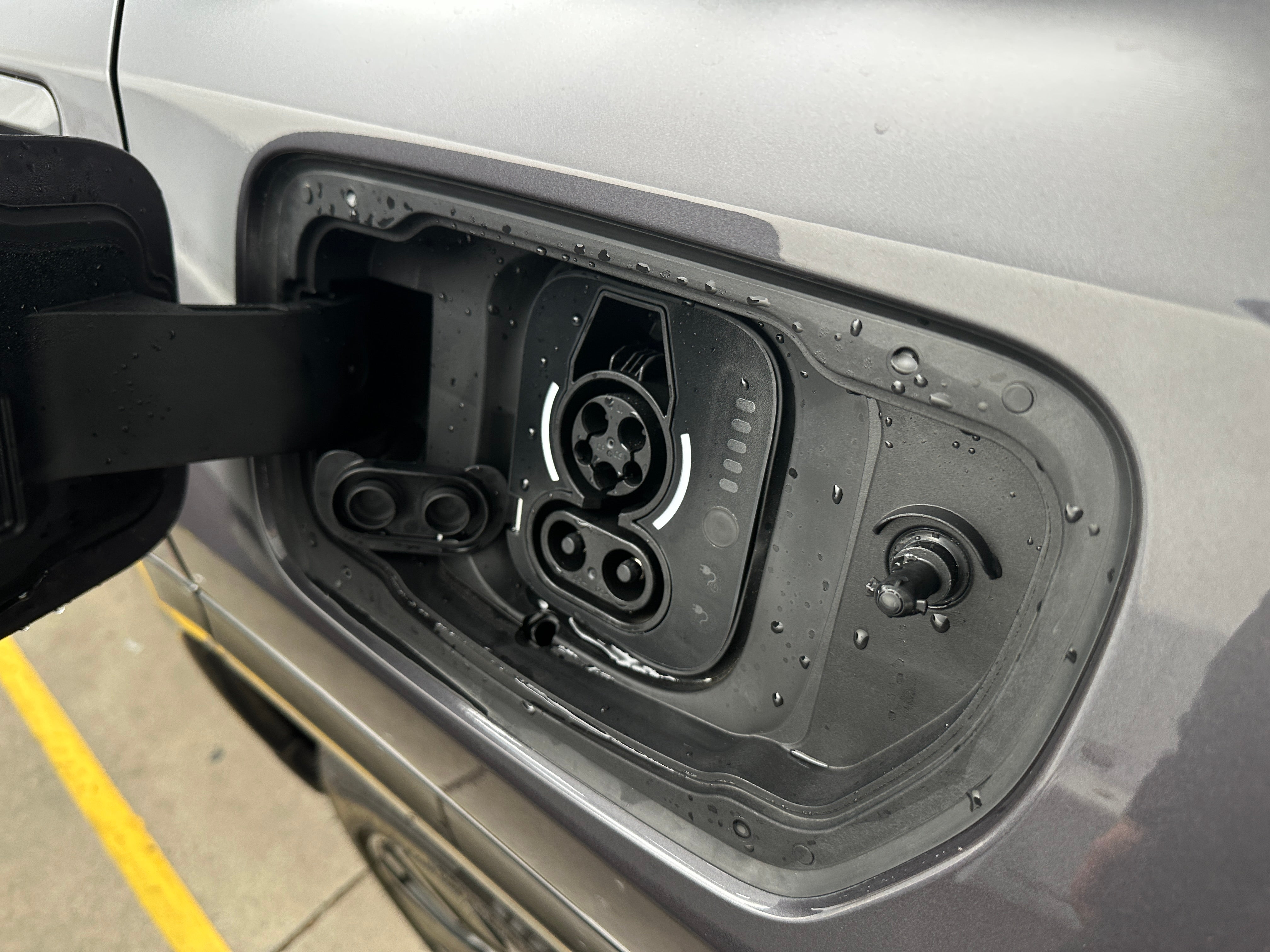 Used 2024 Jeep Wagoneer S Launch Edition with VIN 3C4RJNAK3RT179989 for sale in Oak Creek, WI