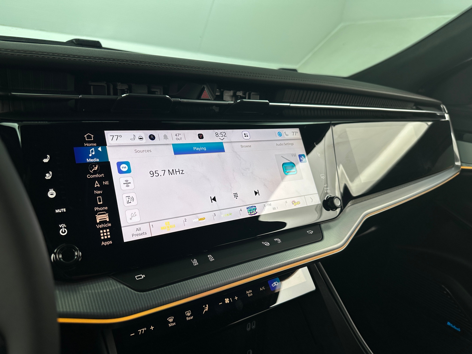 Thumbnail: 2024 Jeep Wagoneer S - 3