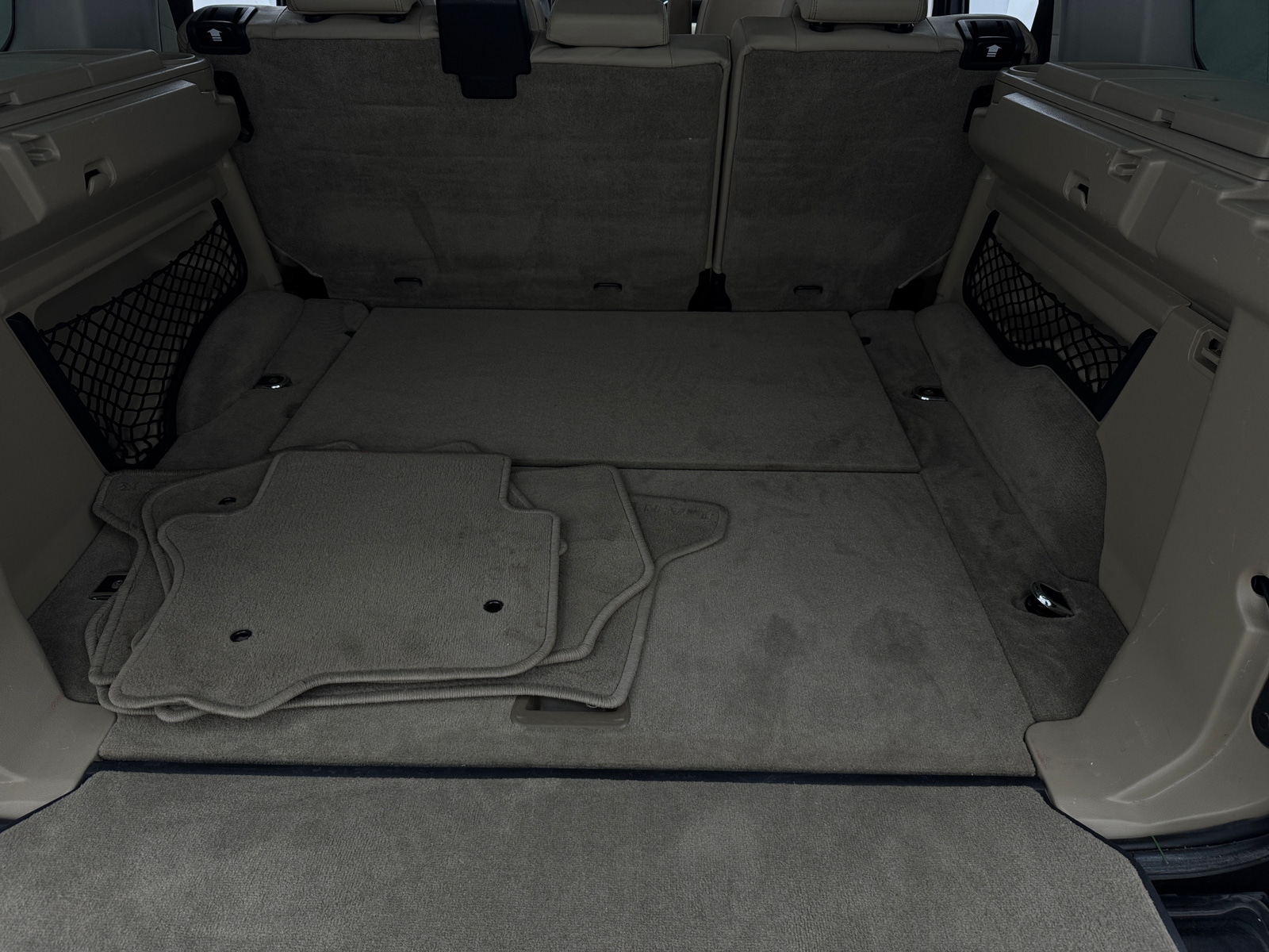 Thumbnail: 2016 Land Rover LR4 - 6