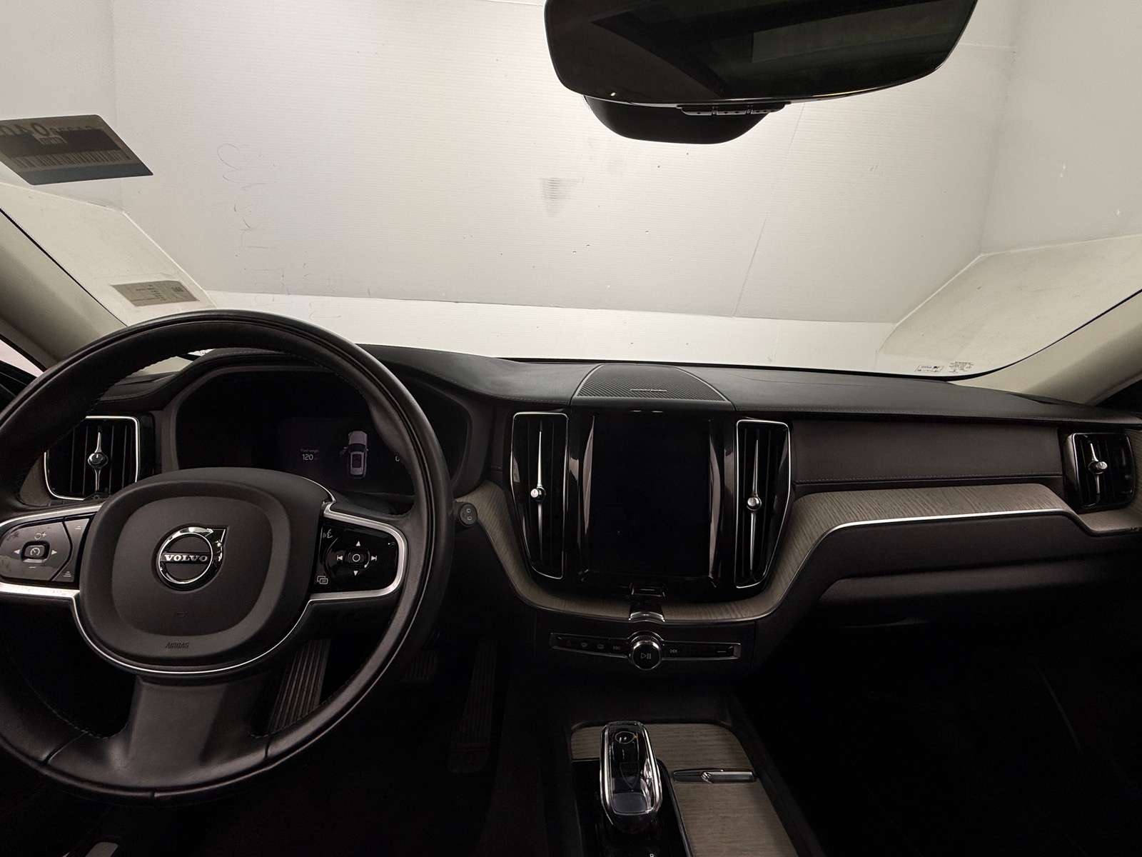 Thumbnail: 2022 Volvo XC60 - 2