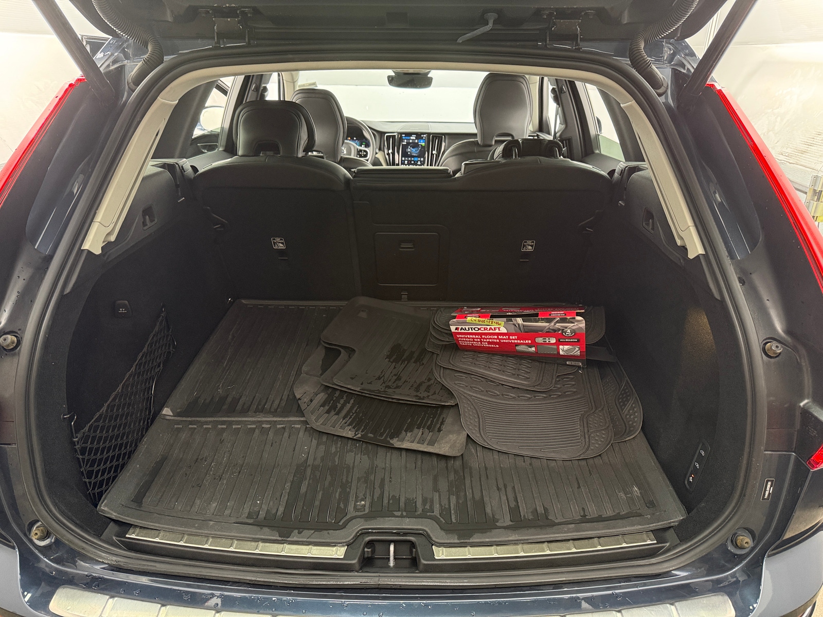 Thumbnail: 2022 Volvo XC60 - 6