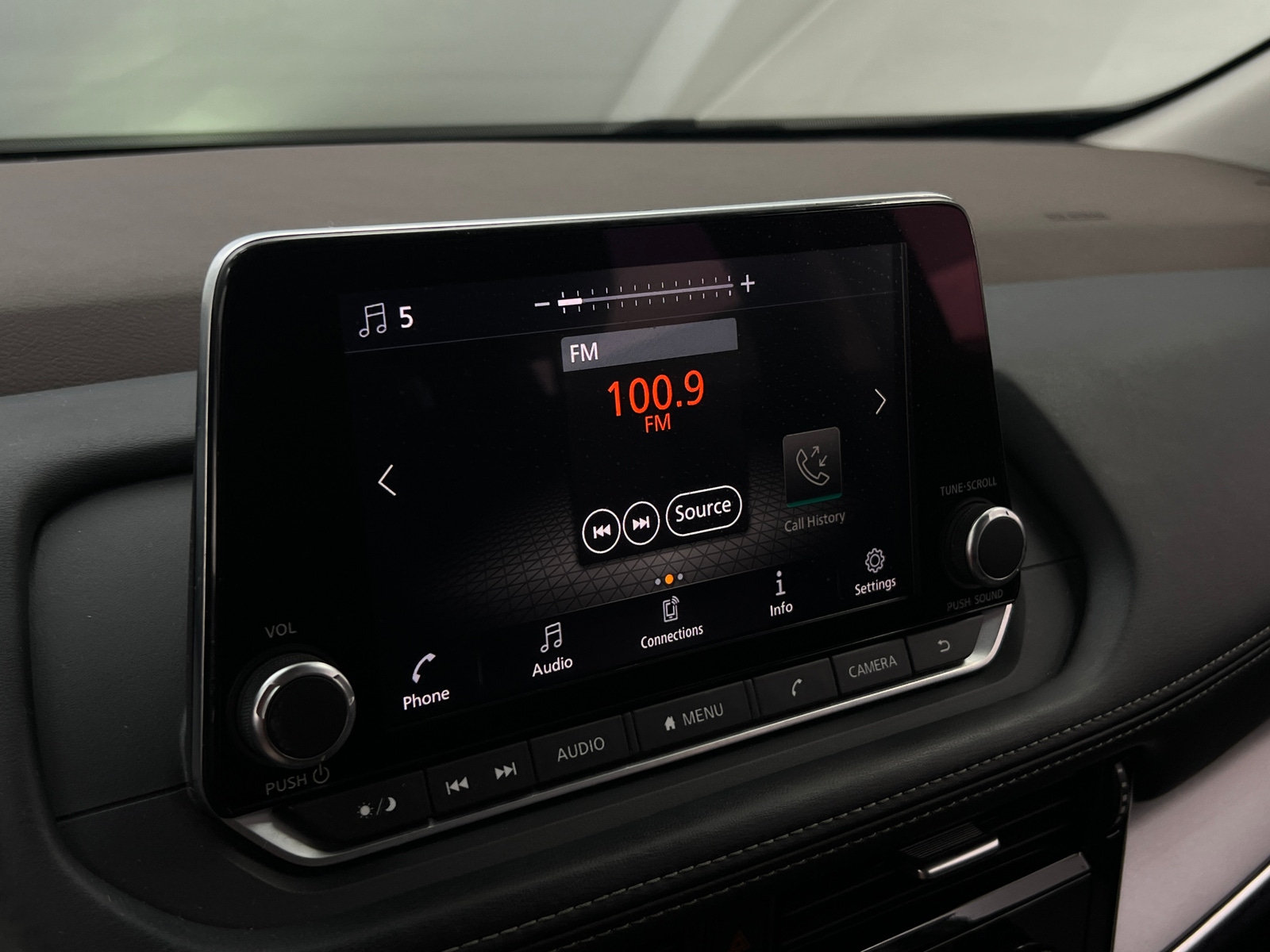 Thumbnail: 2022 Nissan Rogue - 4