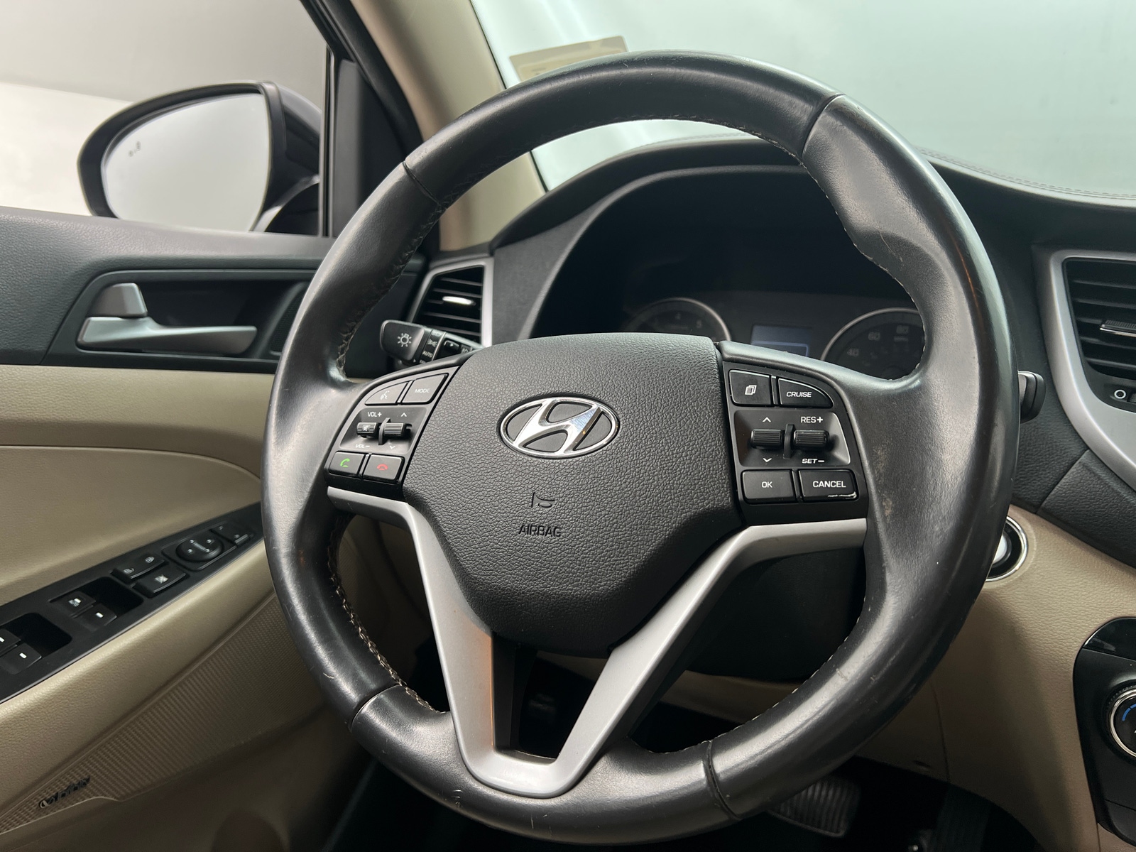 Thumbnail: 2017 Hyundai Tucson - 4