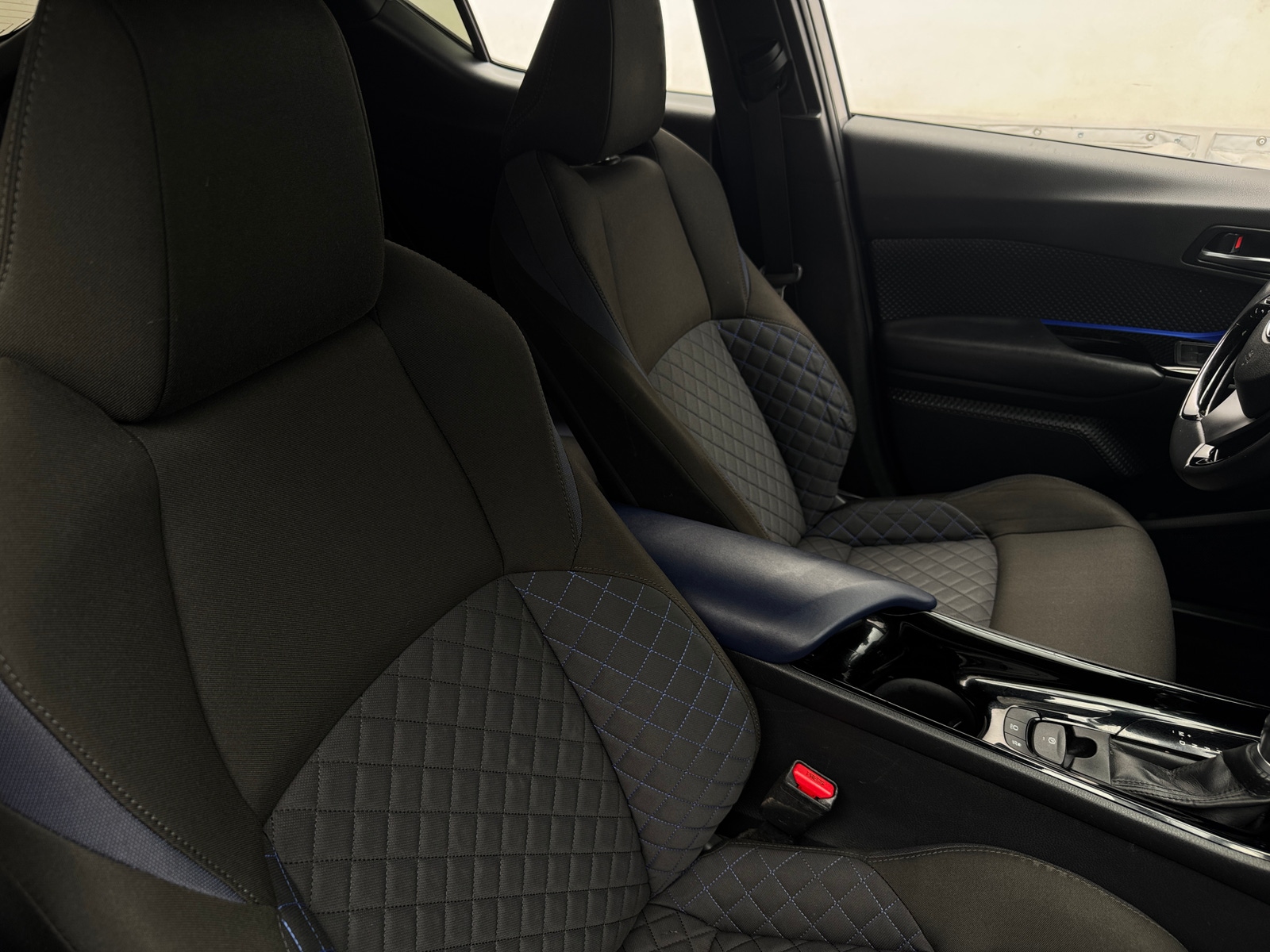 Thumbnail: 2020 Toyota C-HR - 2