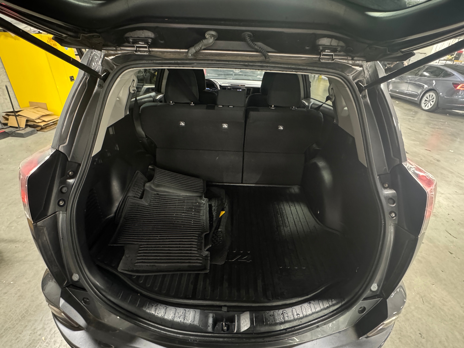 Thumbnail: 2018 Toyota RAV4 - 7