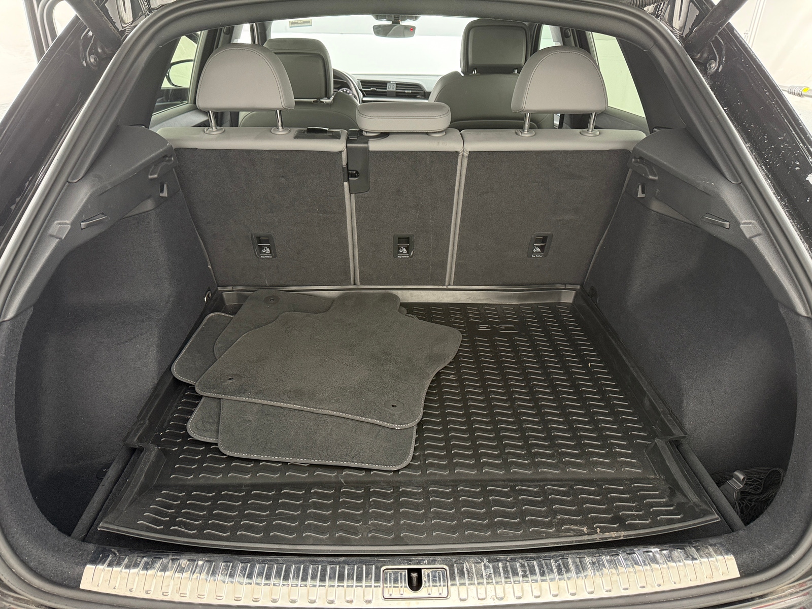 Thumbnail: 2020 Audi Q3 - 6