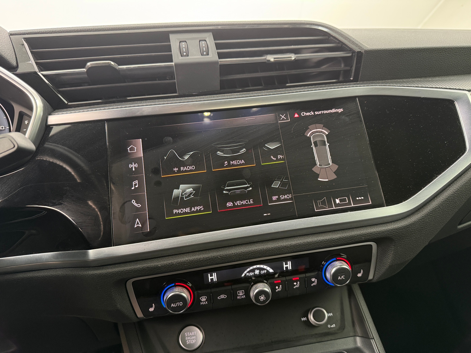 Thumbnail: 2020 Audi Q3 - 3