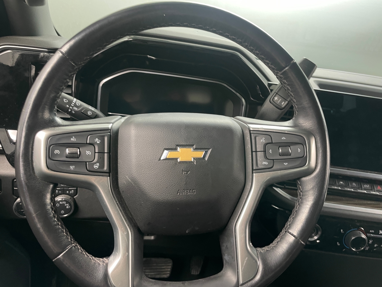 Thumbnail: 2022 Chevrolet Silverado 1500 - 5