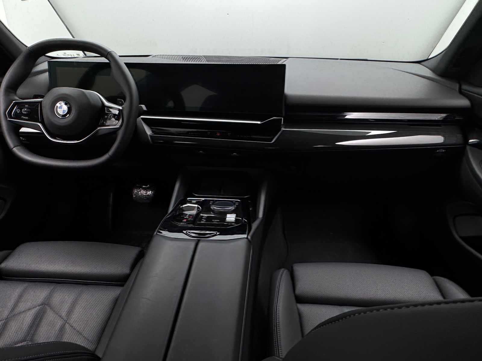 Thumbnail: 2025 BMW 5 Series - 2