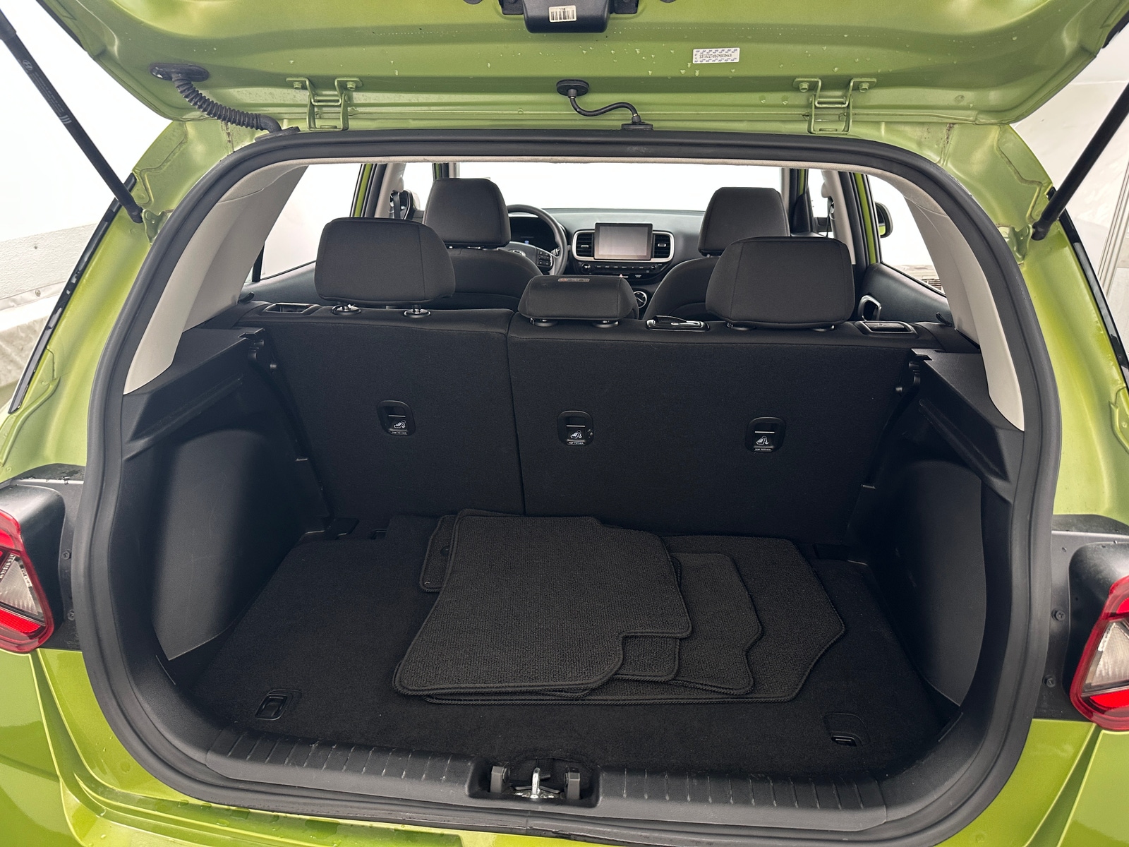 Thumbnail: 2023 Hyundai Venue - 7