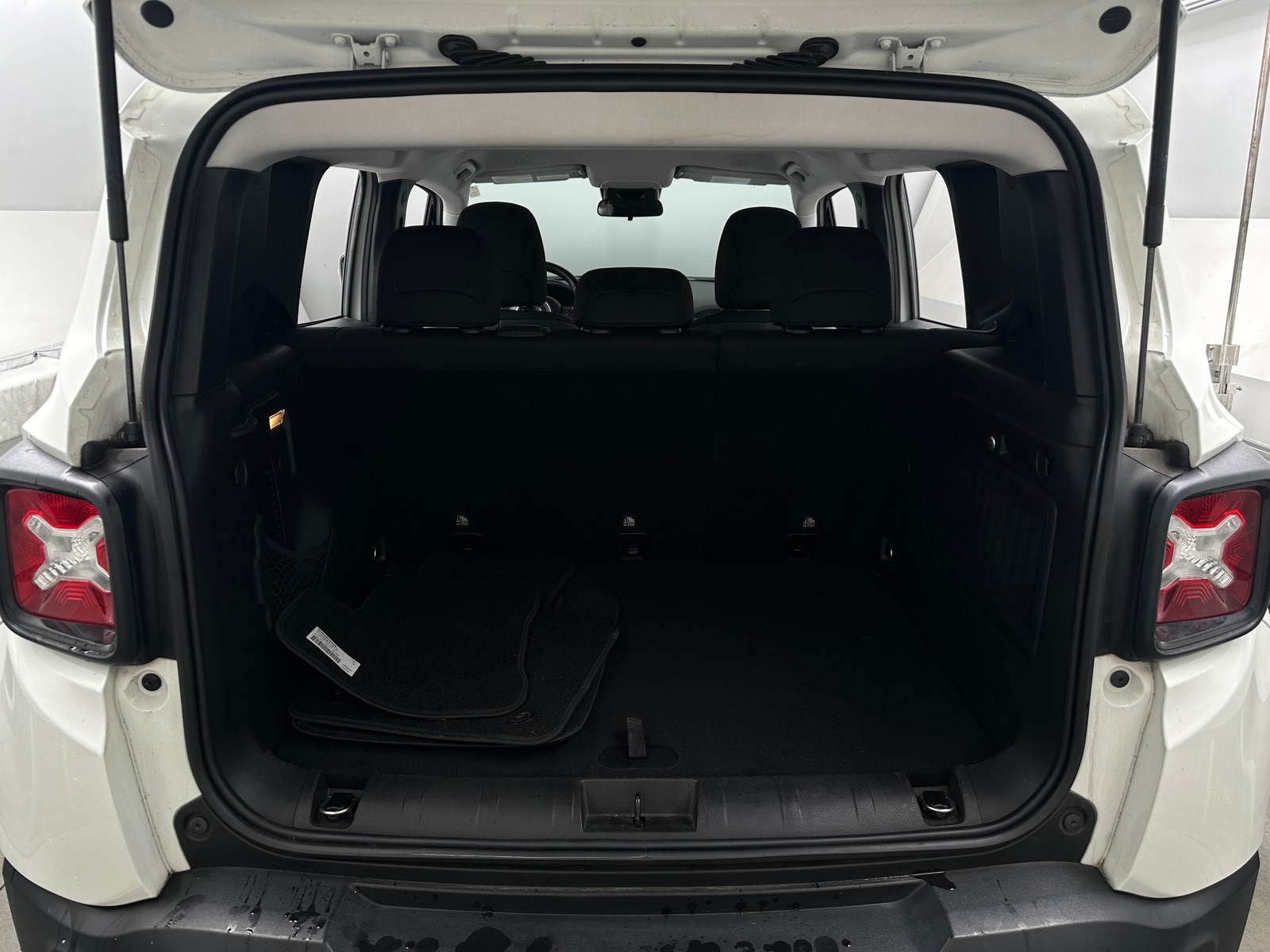 Thumbnail: 2018 Jeep Renegade - 7