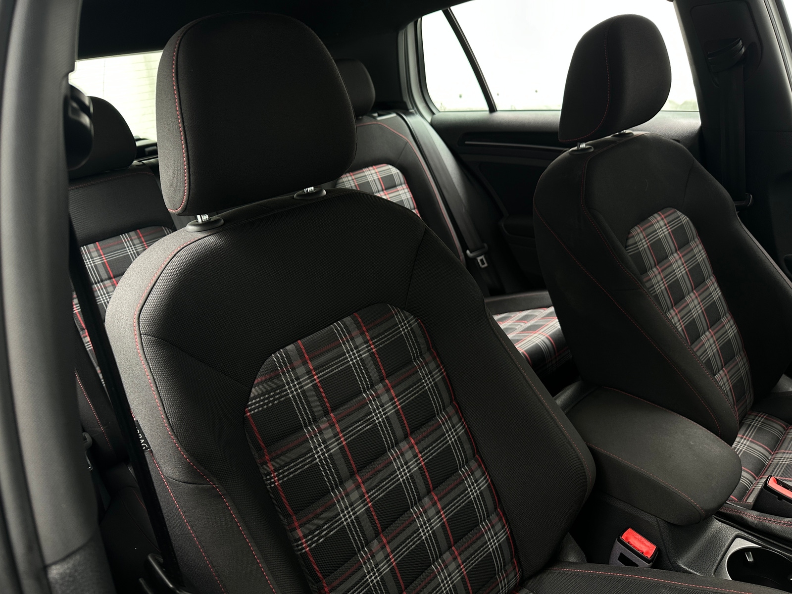 Thumbnail: 2017 Volkswagen Golf - 2