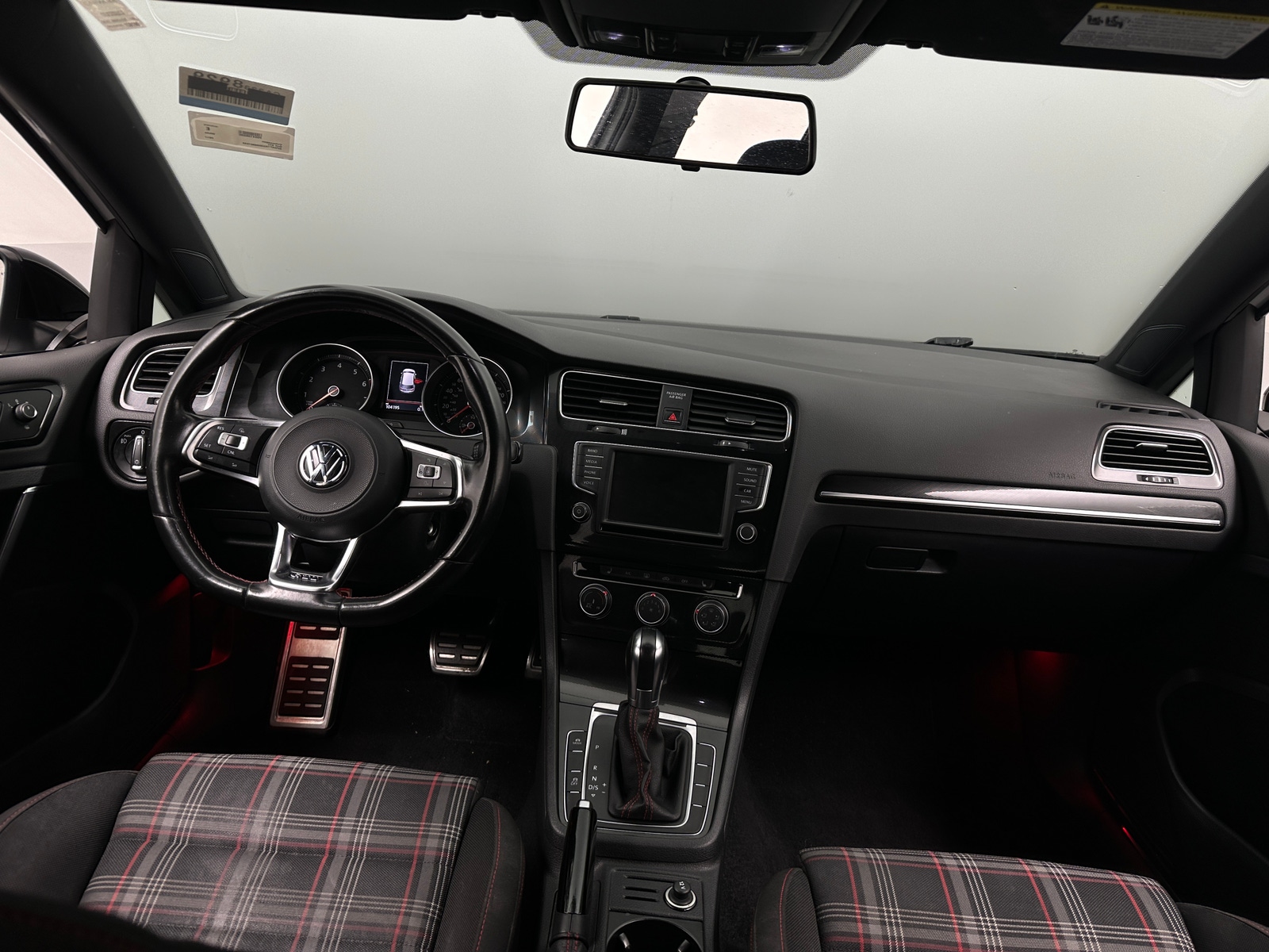 Thumbnail: 2017 Volkswagen Golf - 3