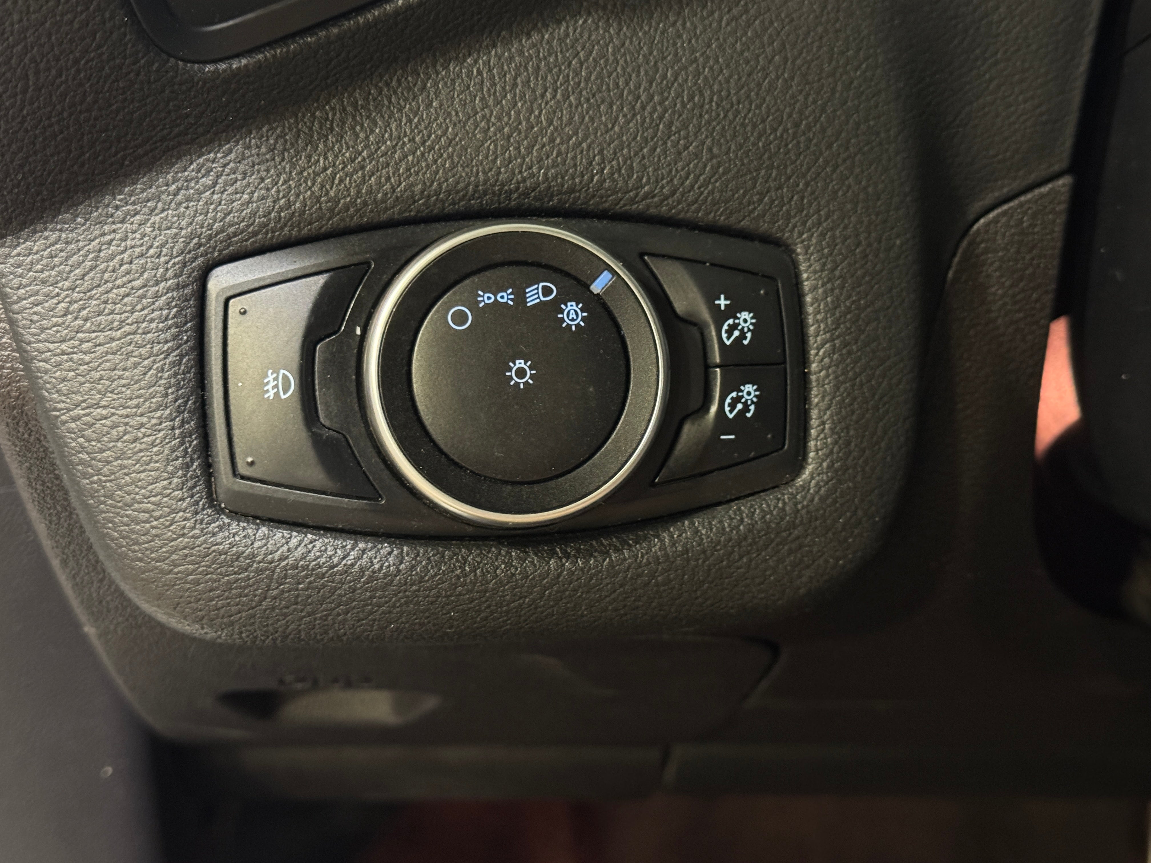 Used 2016 Ford Escape SE with VIN 1FMCU0GX1GUB41212 for sale in Oak Creek, WI