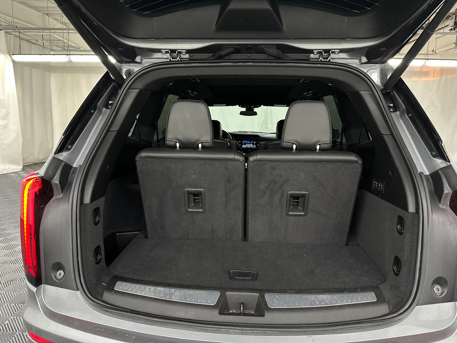 Thumbnail: 2025 Cadillac XT6 - 6