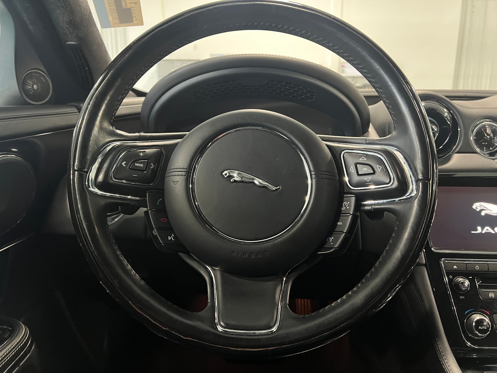 Thumbnail: 2018 Jaguar XJ - 4