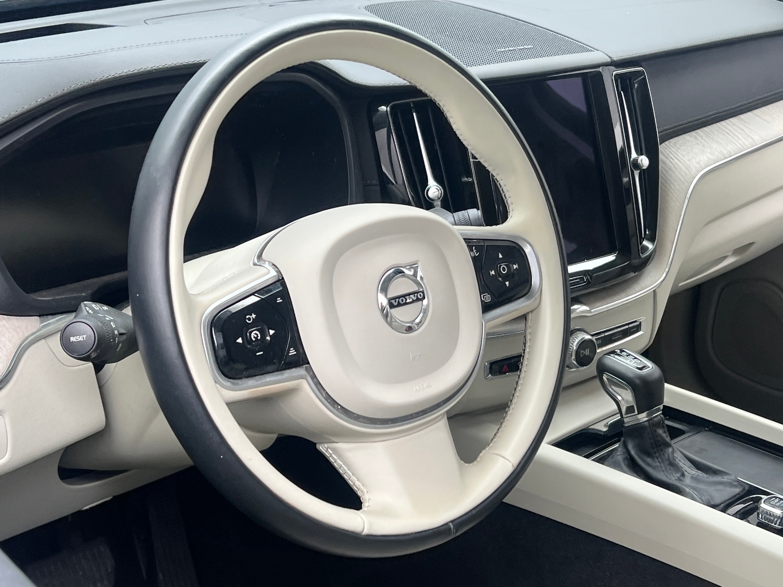 Thumbnail: 2021 Volvo XC60 - 4