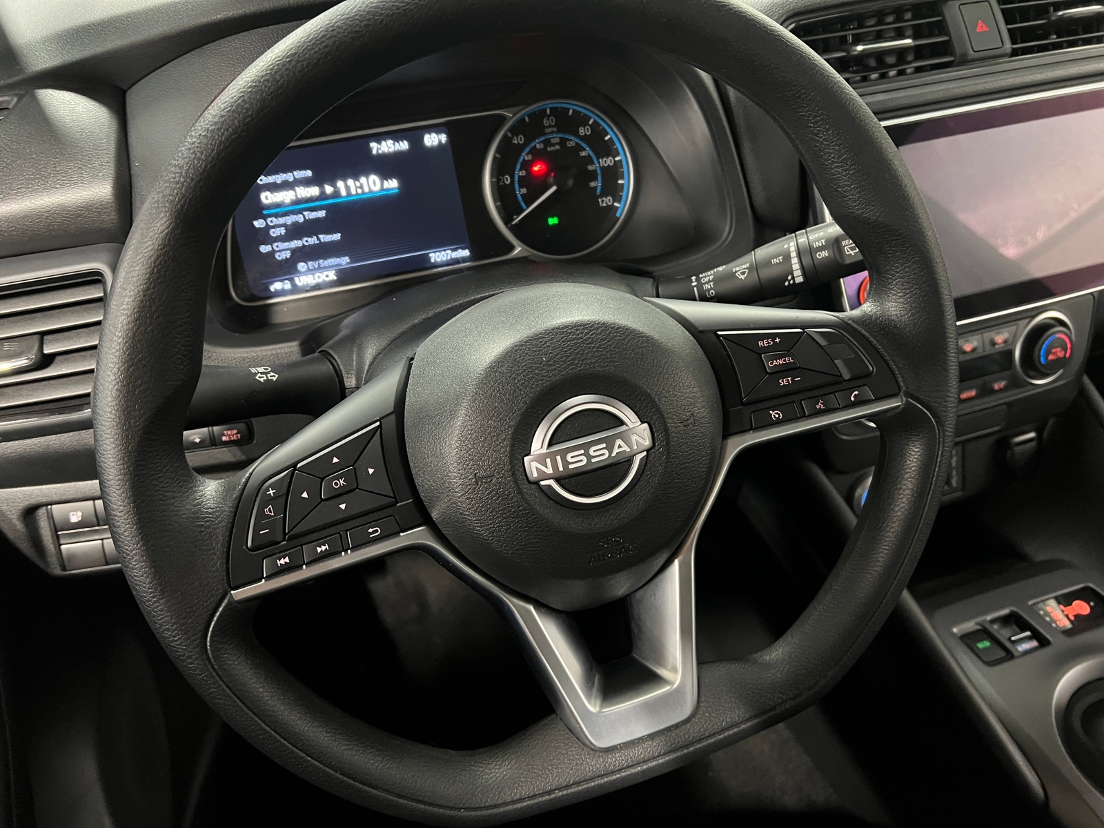 Thumbnail: 2025 Nissan Leaf - 5