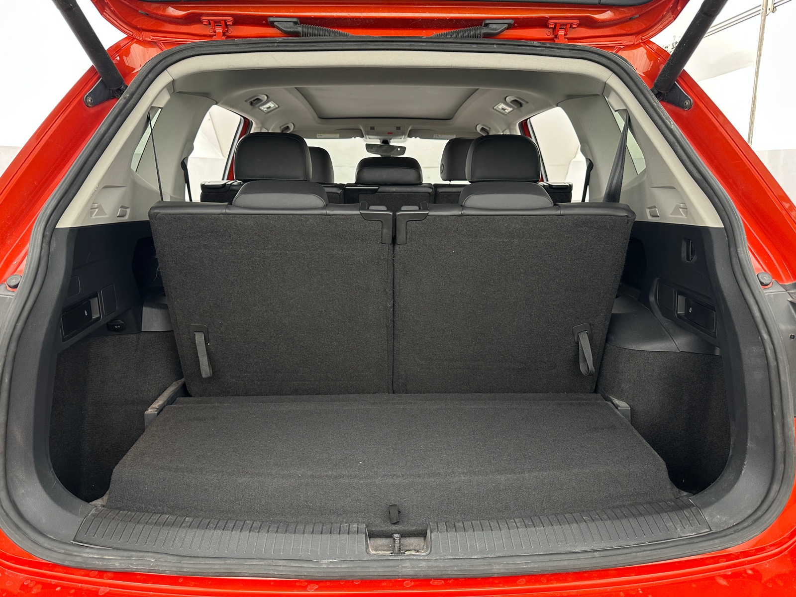 Thumbnail: 2018 Volkswagen Tiguan - 6