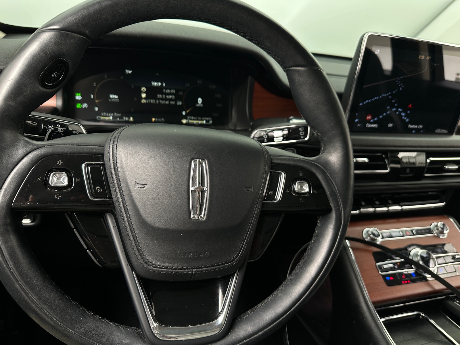 Thumbnail: 2020 Lincoln Aviator - 4