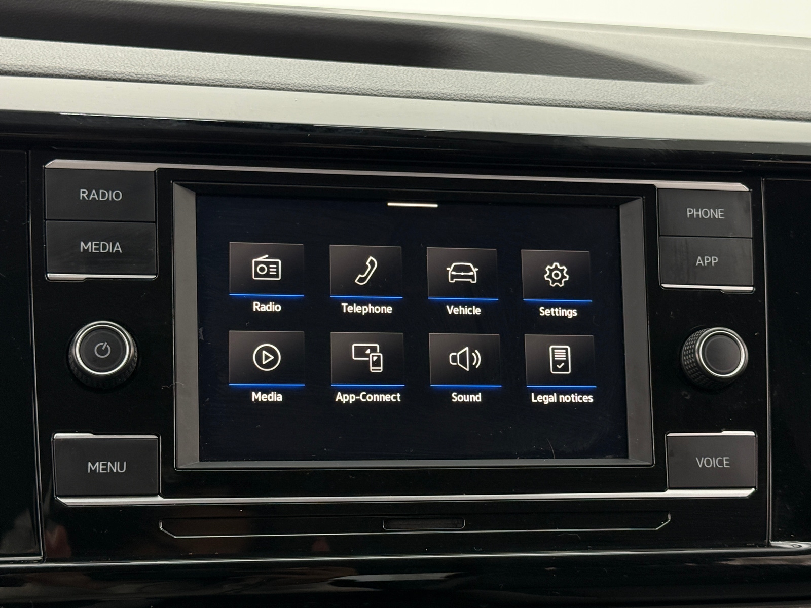 Thumbnail: 2022 Volkswagen Taos - 4