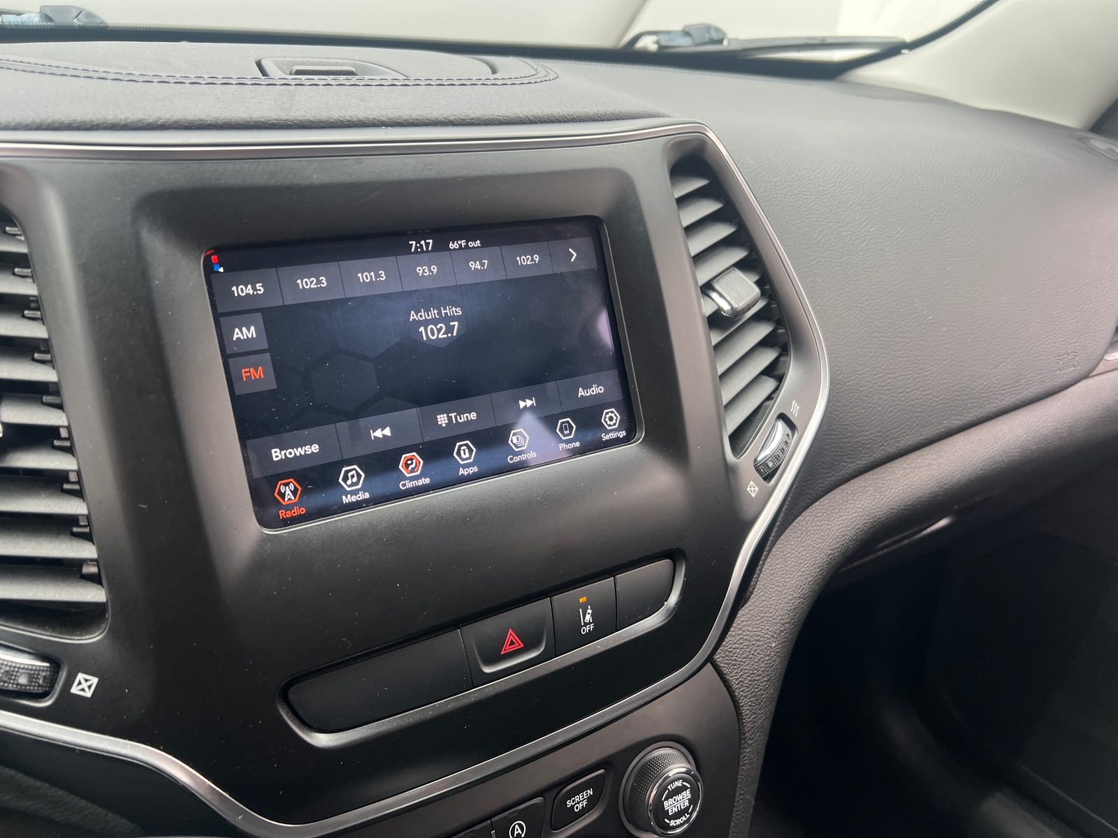 Thumbnail: 2021 Jeep Cherokee - 4