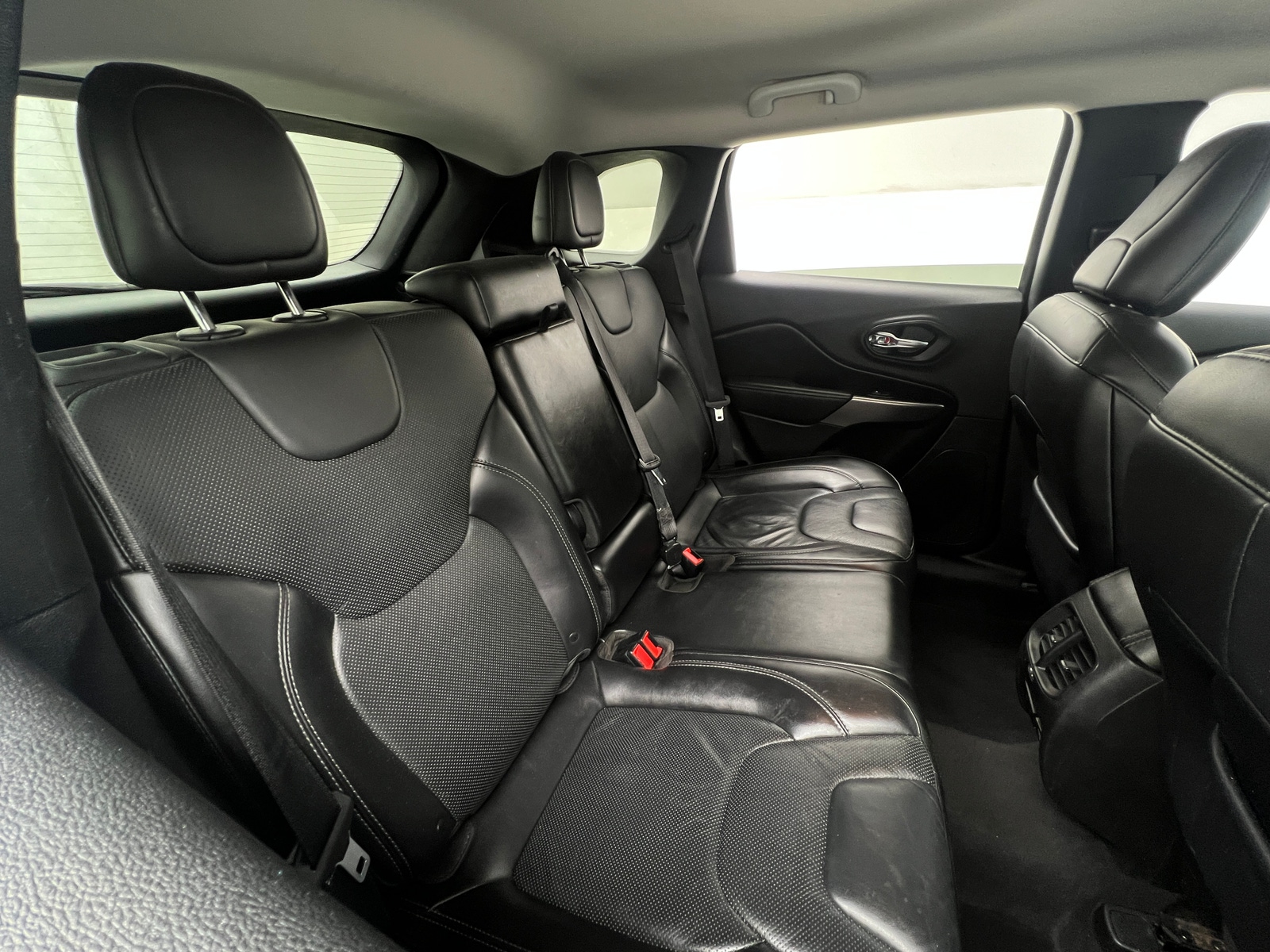 Thumbnail: 2019 Jeep Cherokee - 5