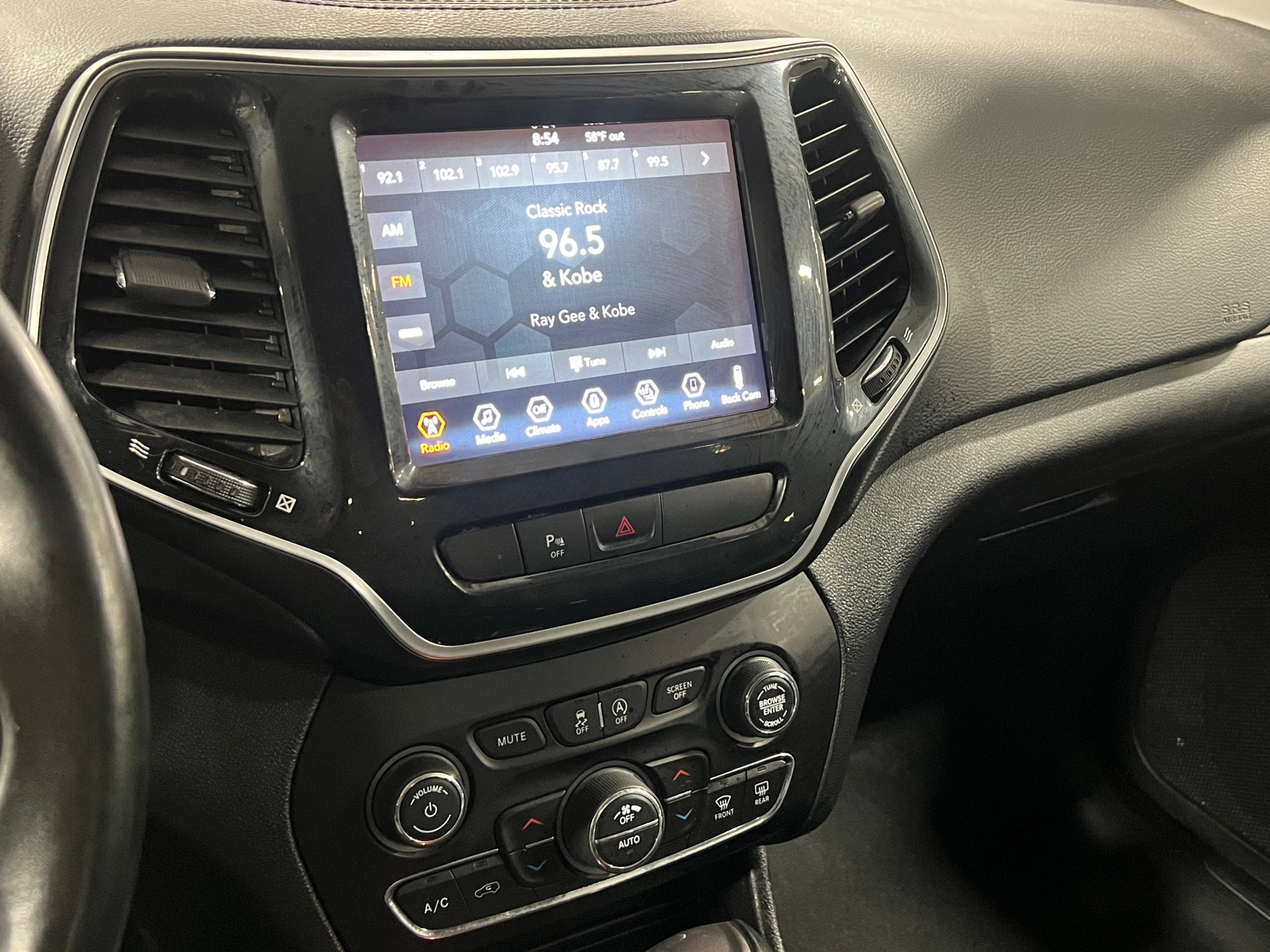 Thumbnail: 2019 Jeep Cherokee - 3