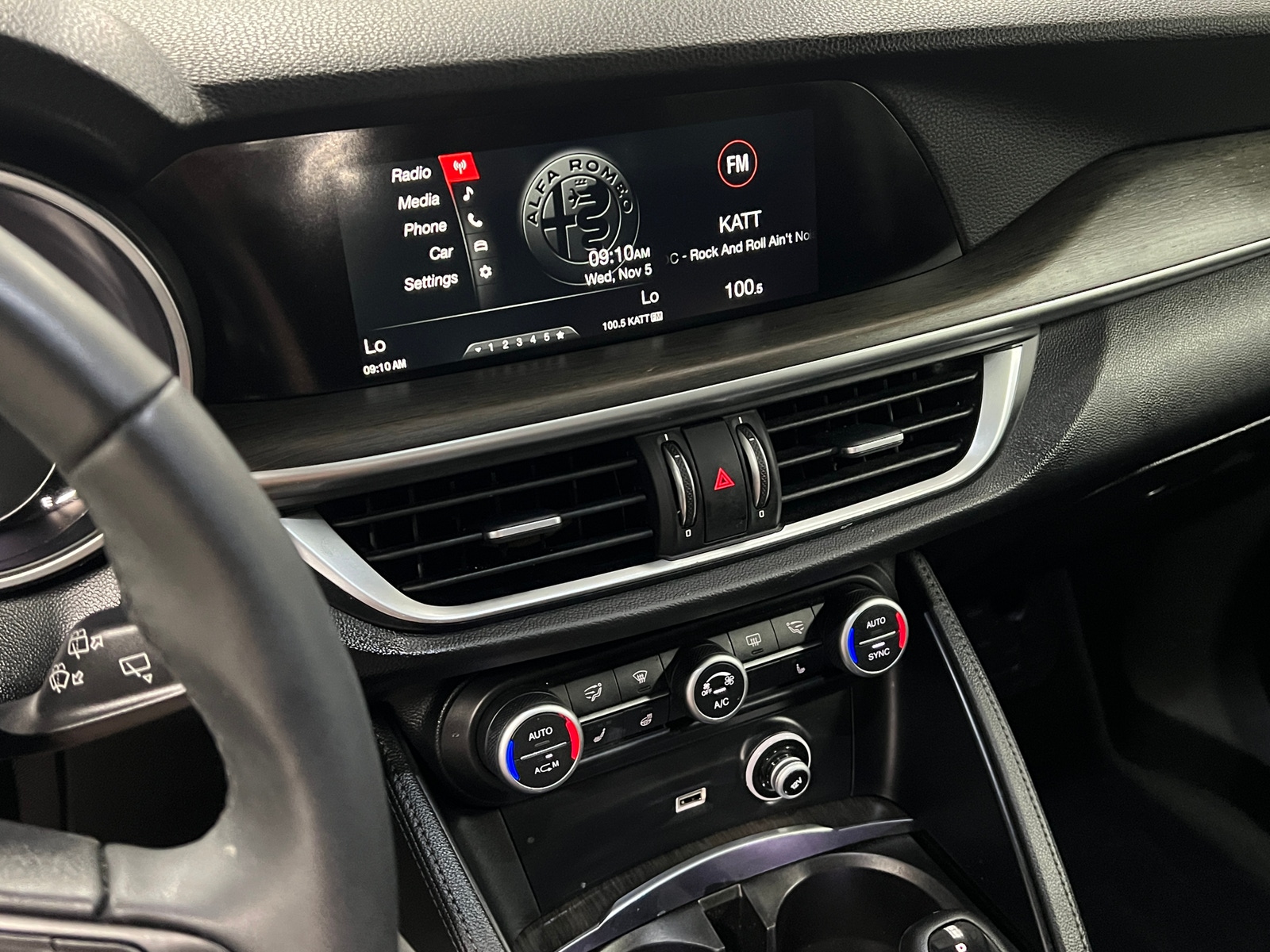 Thumbnail: 2018 Alfa Romeo Stelvio - 3