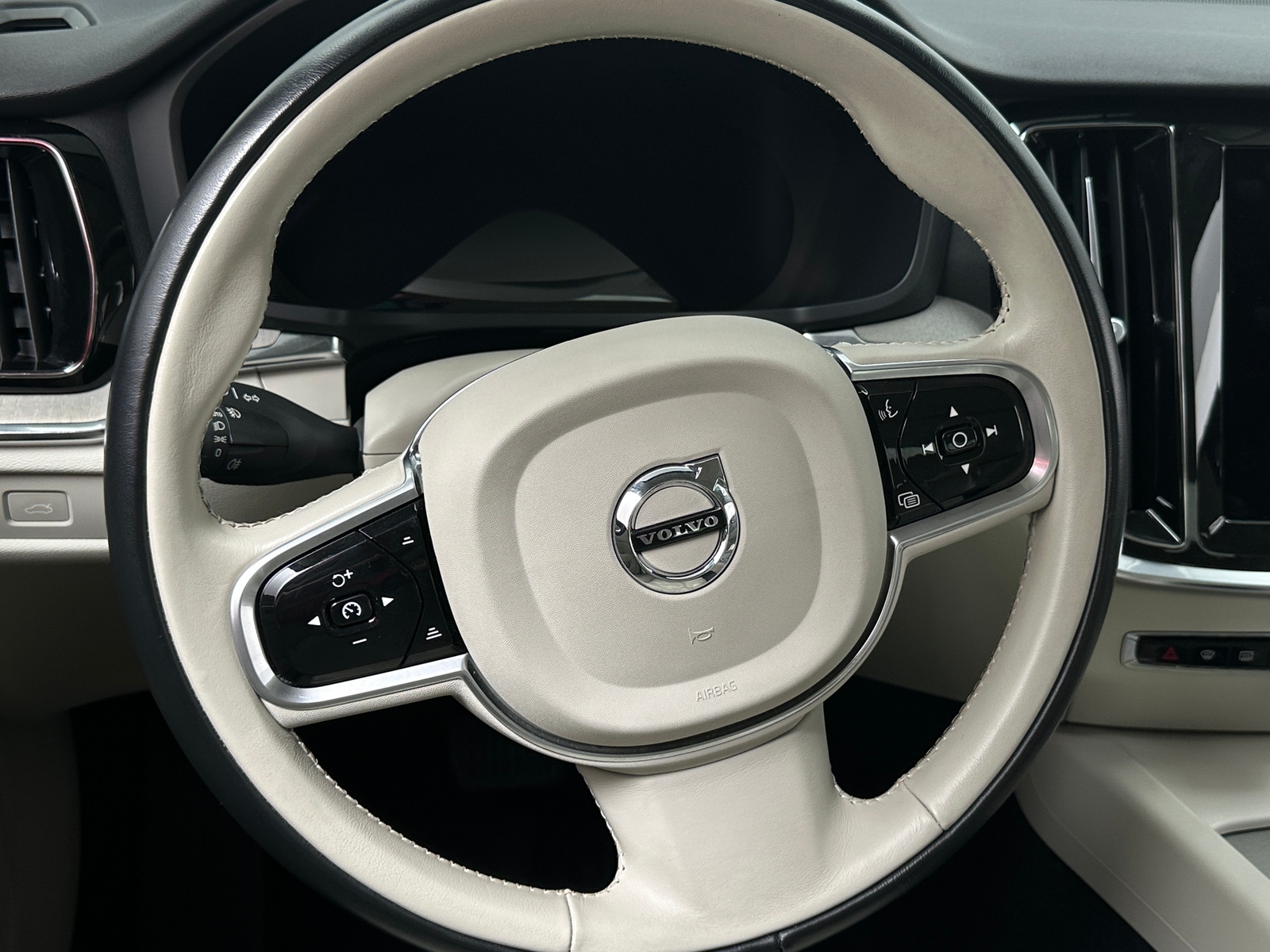 Thumbnail: 2023 Volvo S60 - 4