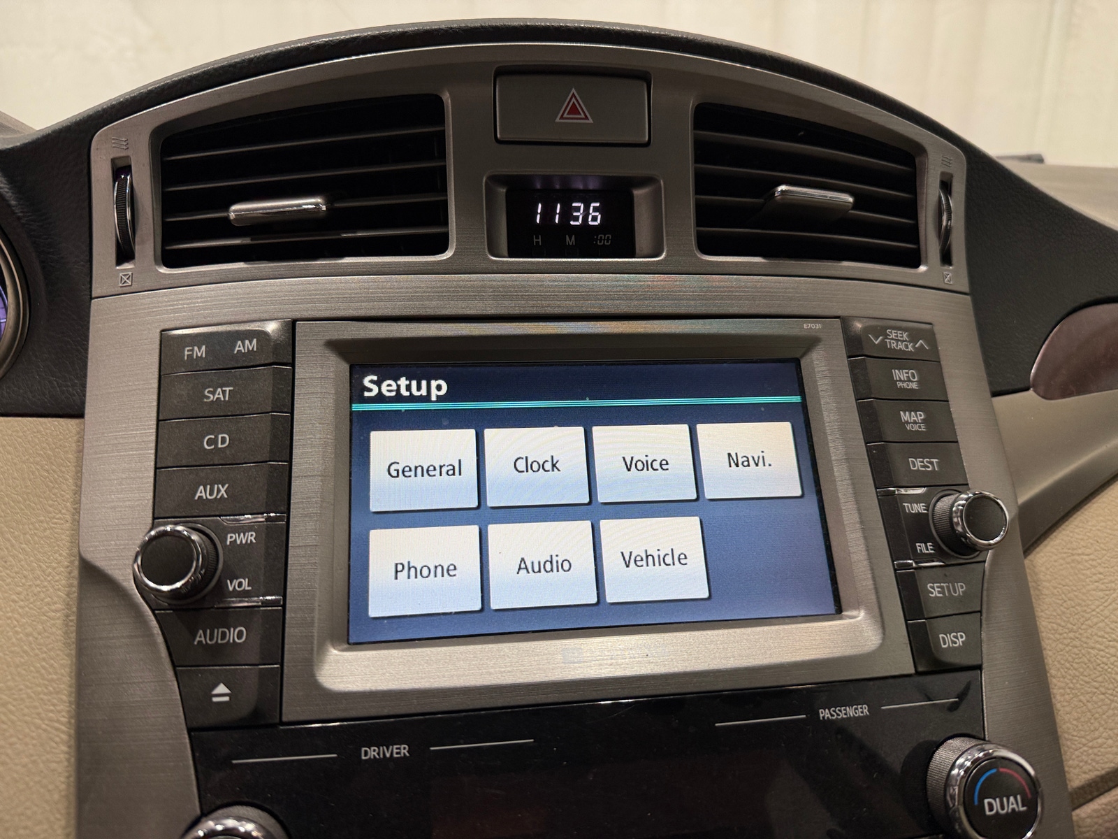 Thumbnail: 2011 Toyota Avalon - 3