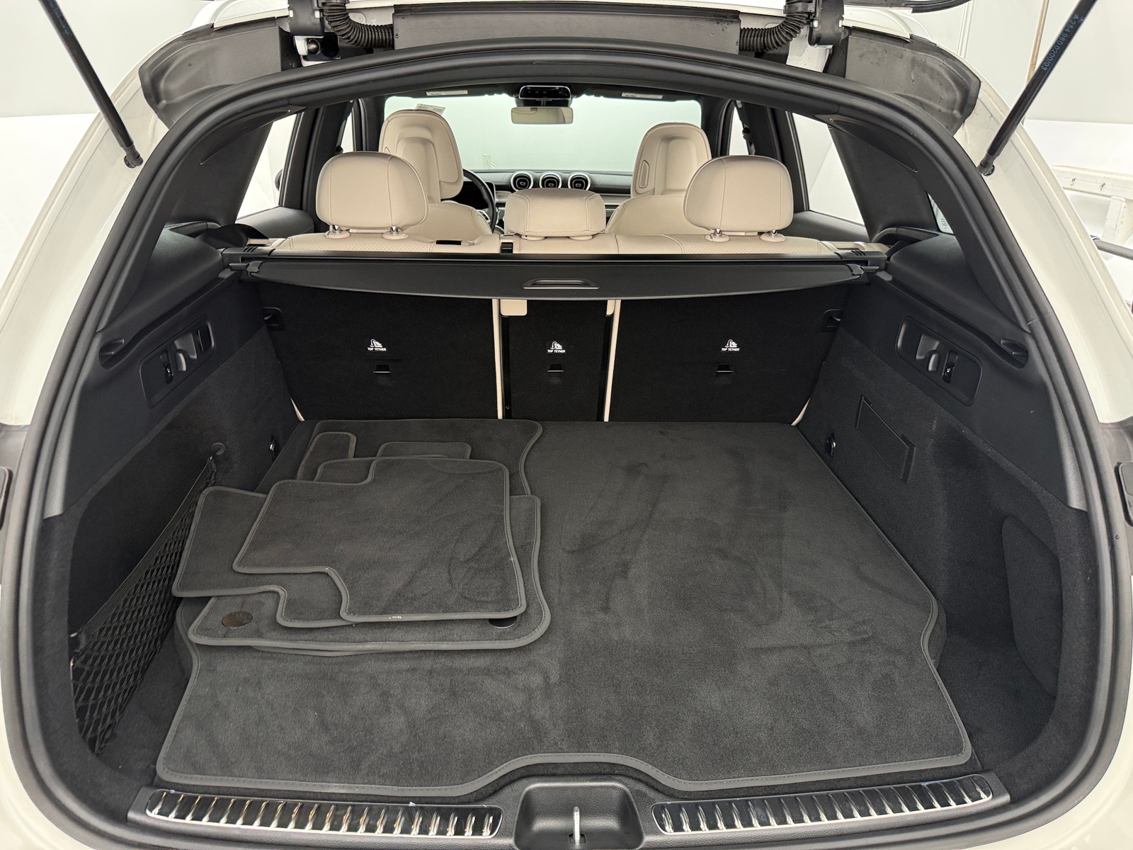 Thumbnail: 2025 Mercedes-Benz GLC - 6