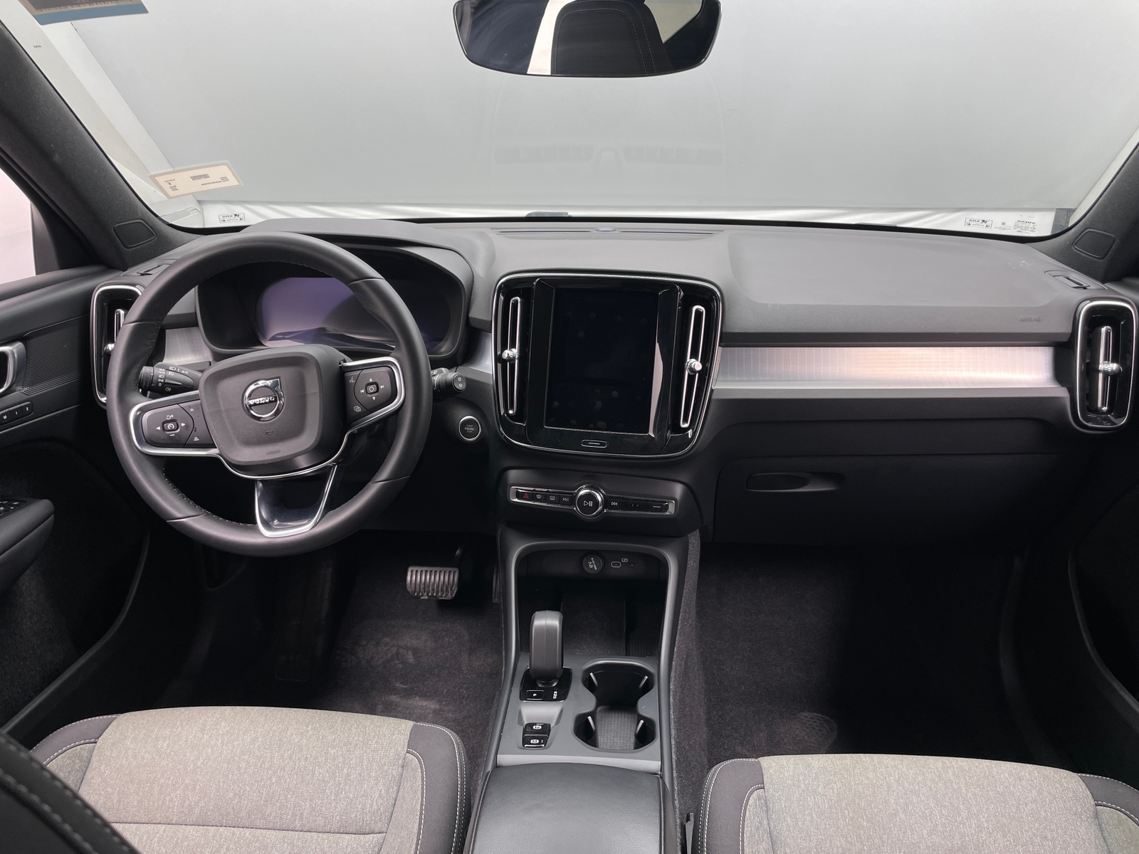 Thumbnail: 2024 Volvo XC40 - 3