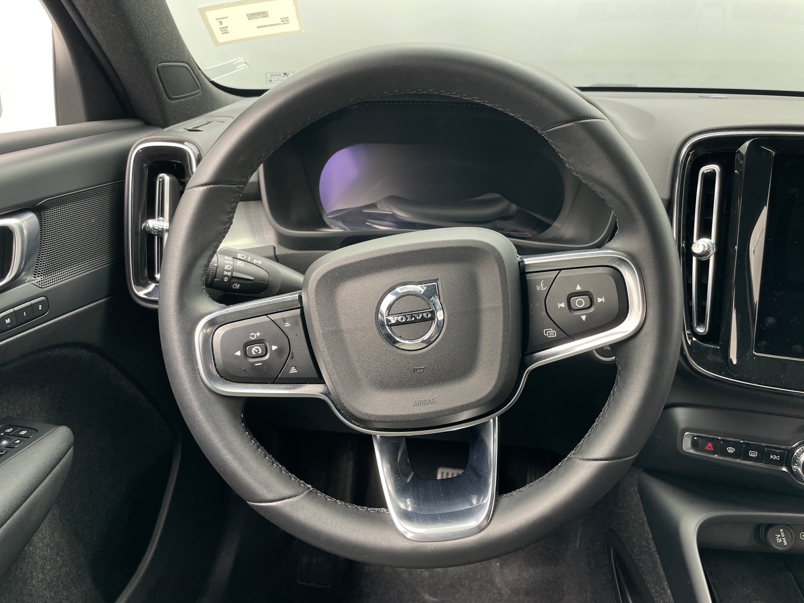 Thumbnail: 2024 Volvo XC40 - 5