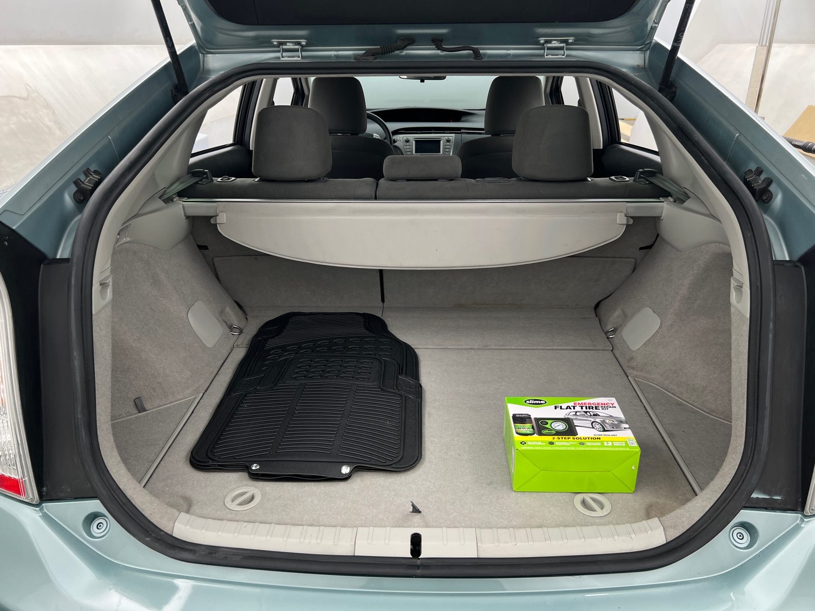 Thumbnail: 2012 Toyota Prius - 7