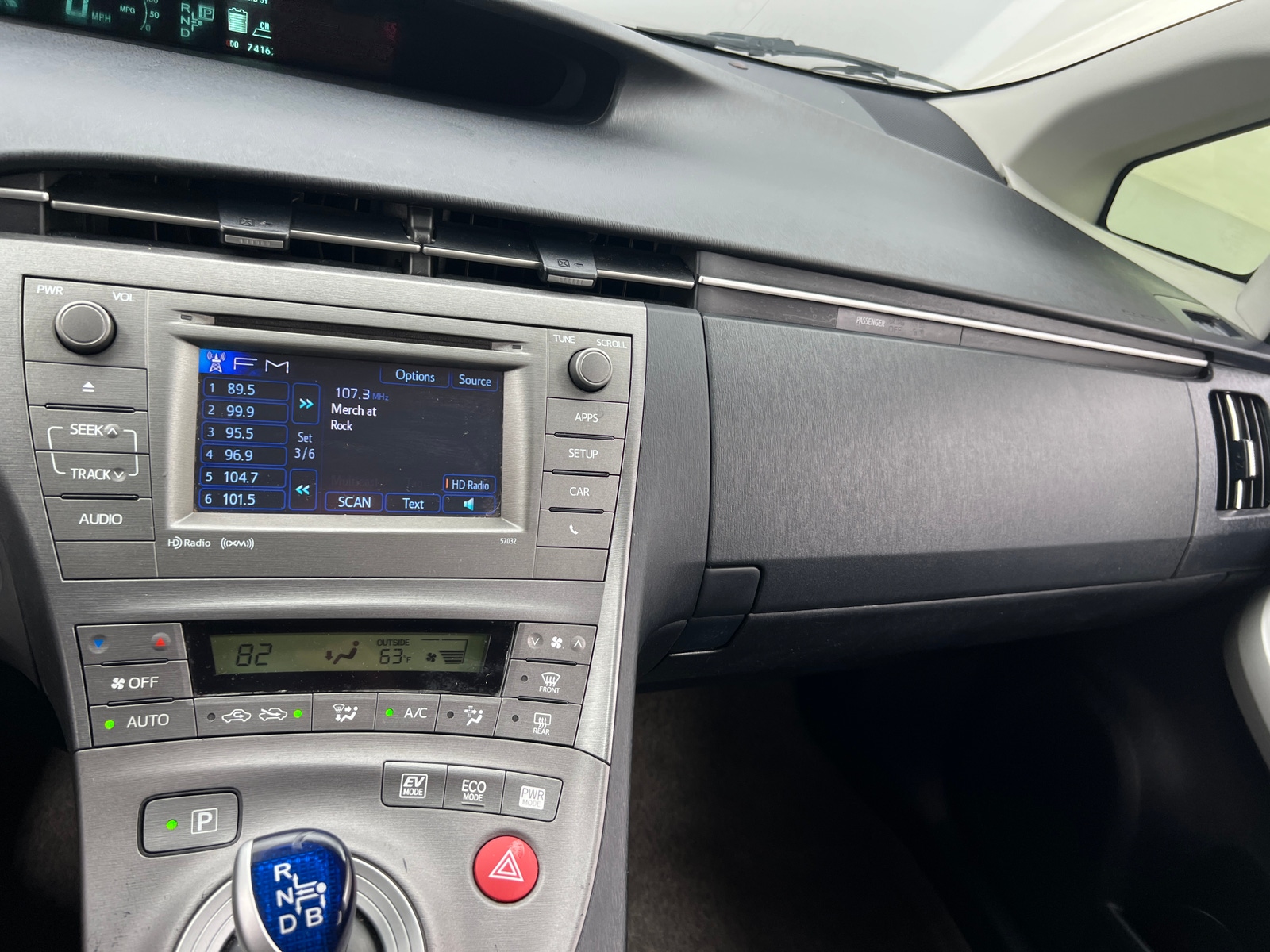 Thumbnail: 2012 Toyota Prius - 4