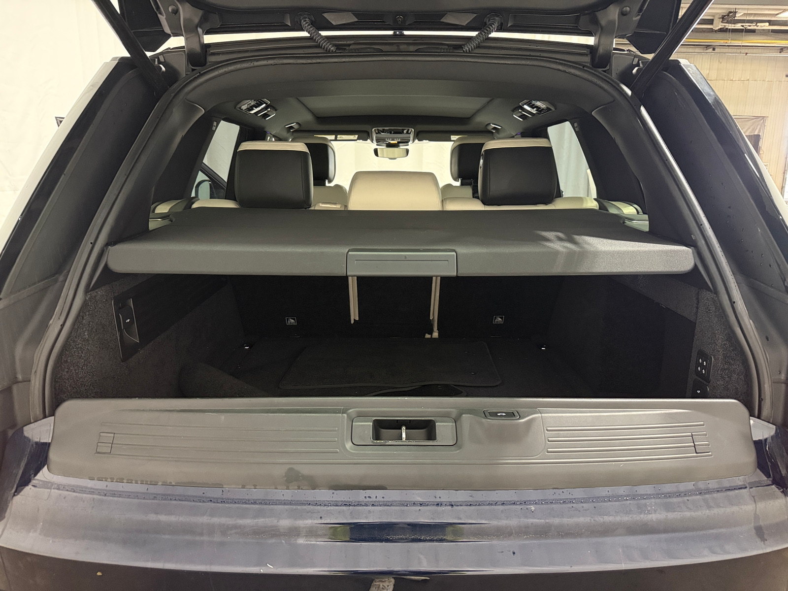 Thumbnail: 2022 Land Rover Range Rover - 6