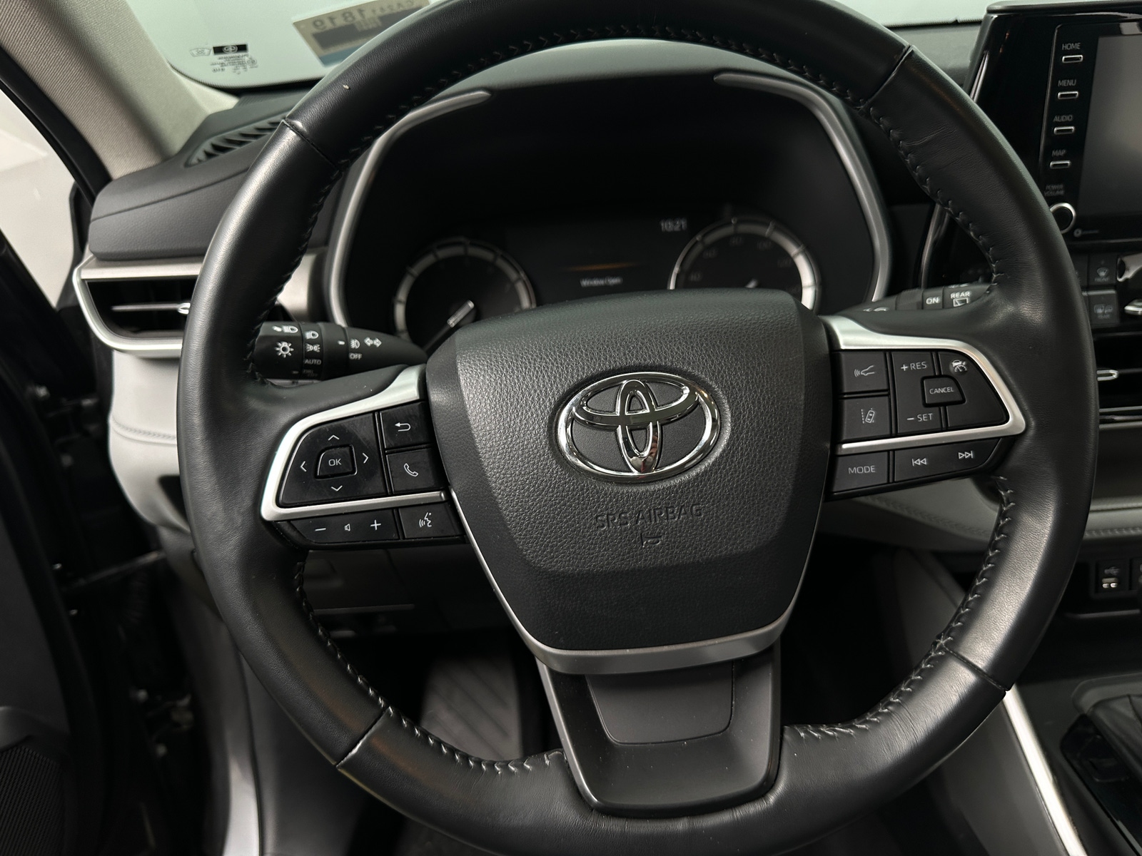 Thumbnail: 2022 Toyota Highlander - 4