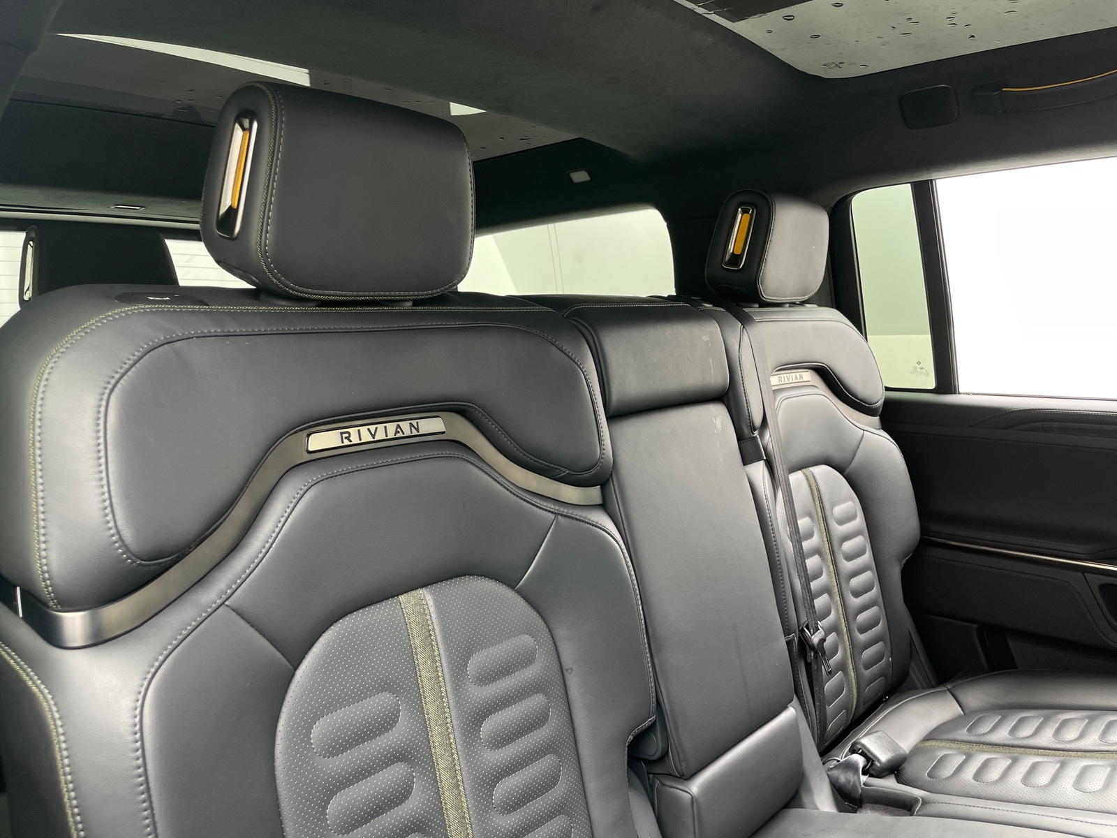 Thumbnail: 2022 Rivian R1S - 5