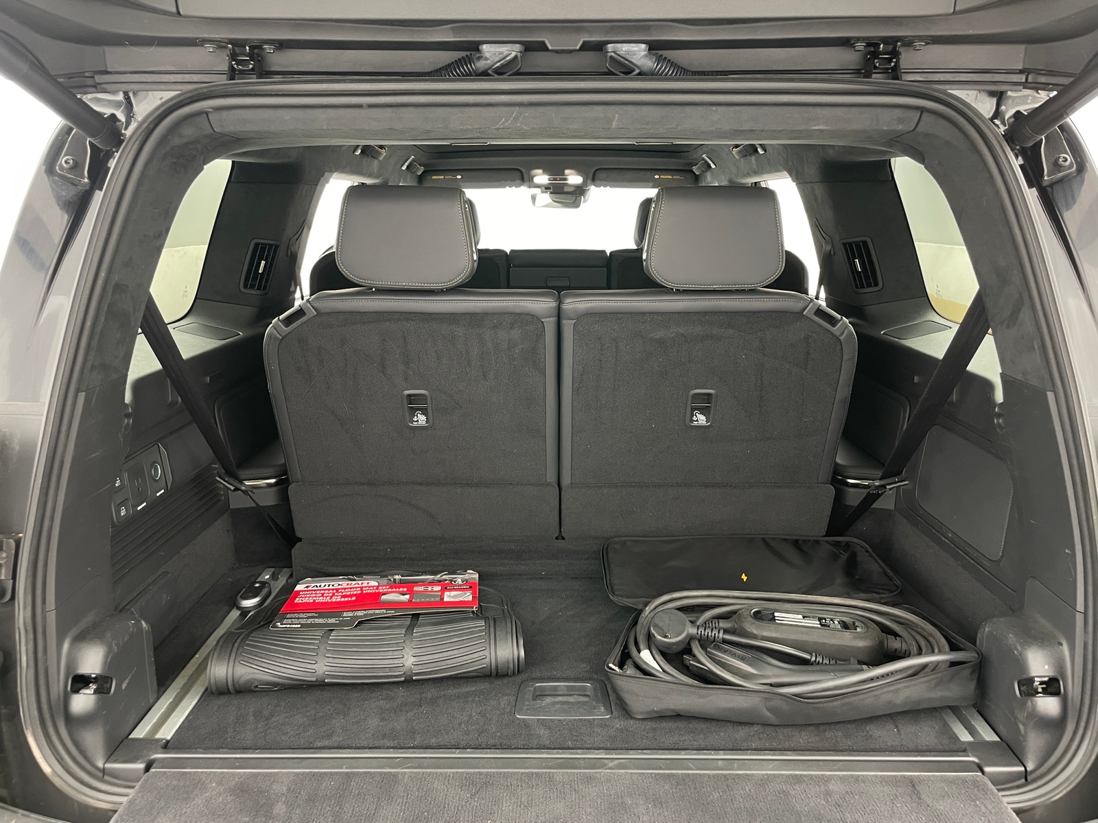 Thumbnail: 2022 Rivian R1S - 6