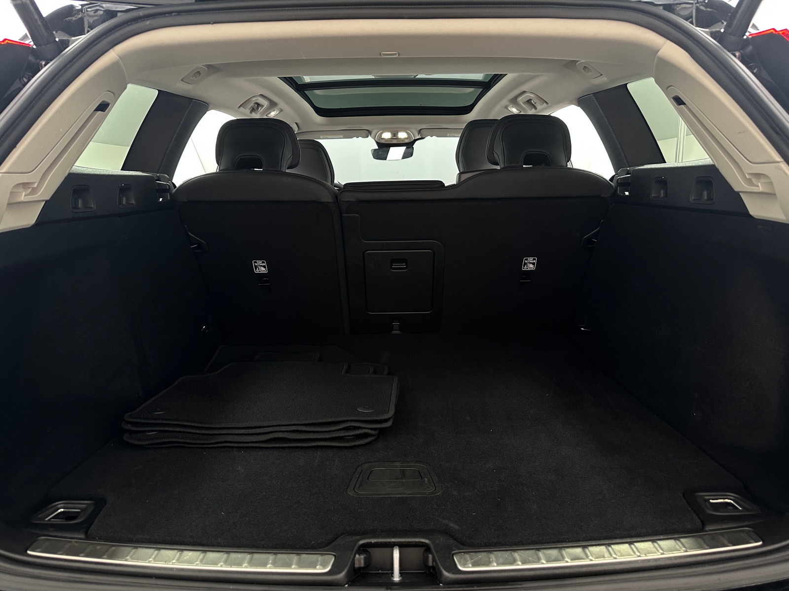 Thumbnail: 2025 Volvo V60 - 6