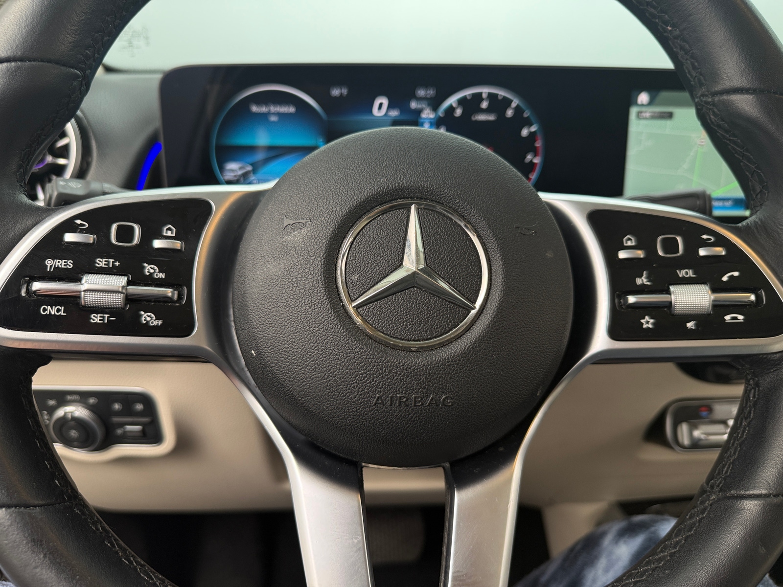 Thumbnail: 2023 Mercedes-Benz GLB - 4