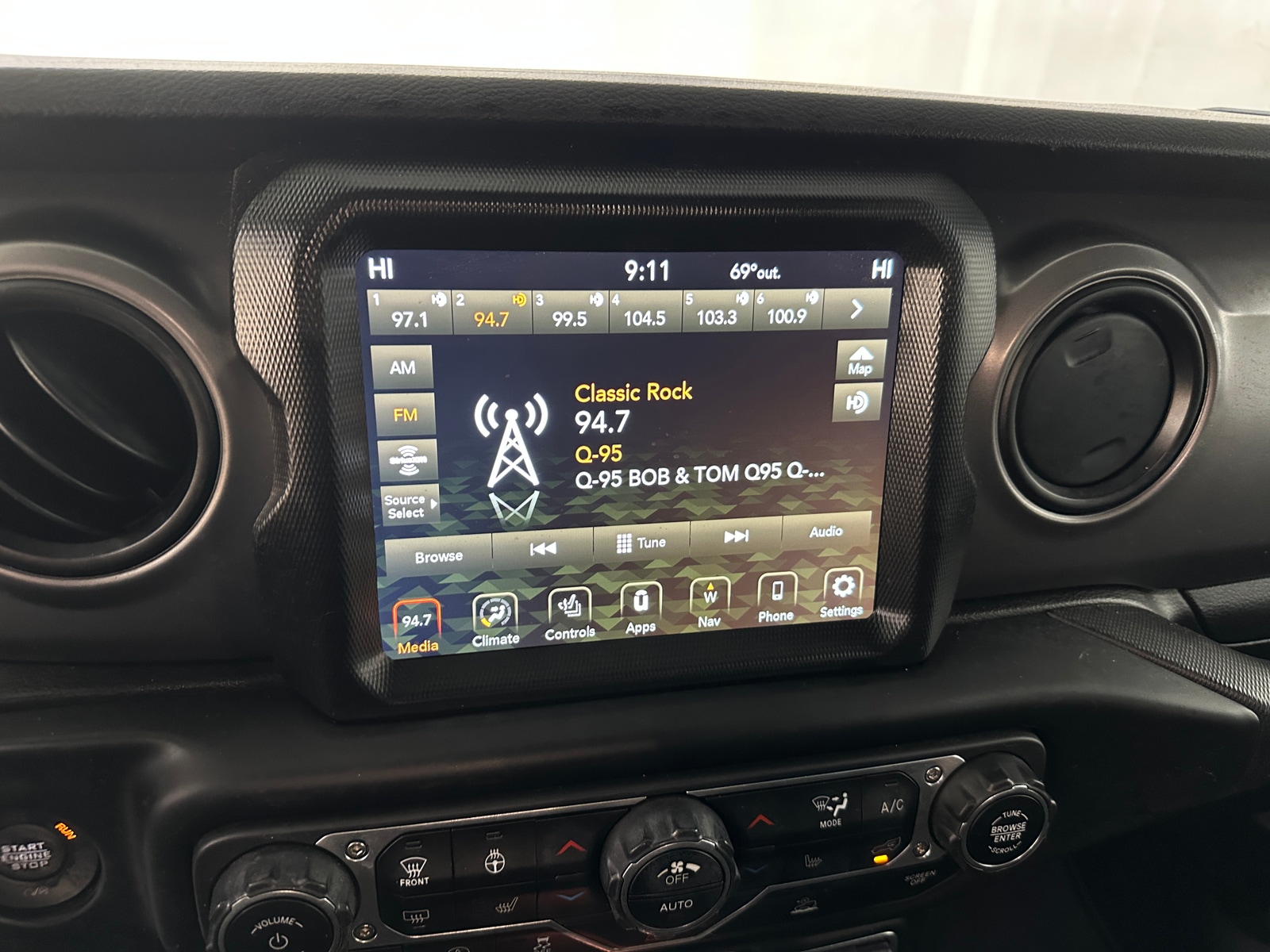 Thumbnail: 2022 Jeep Wrangler - 4