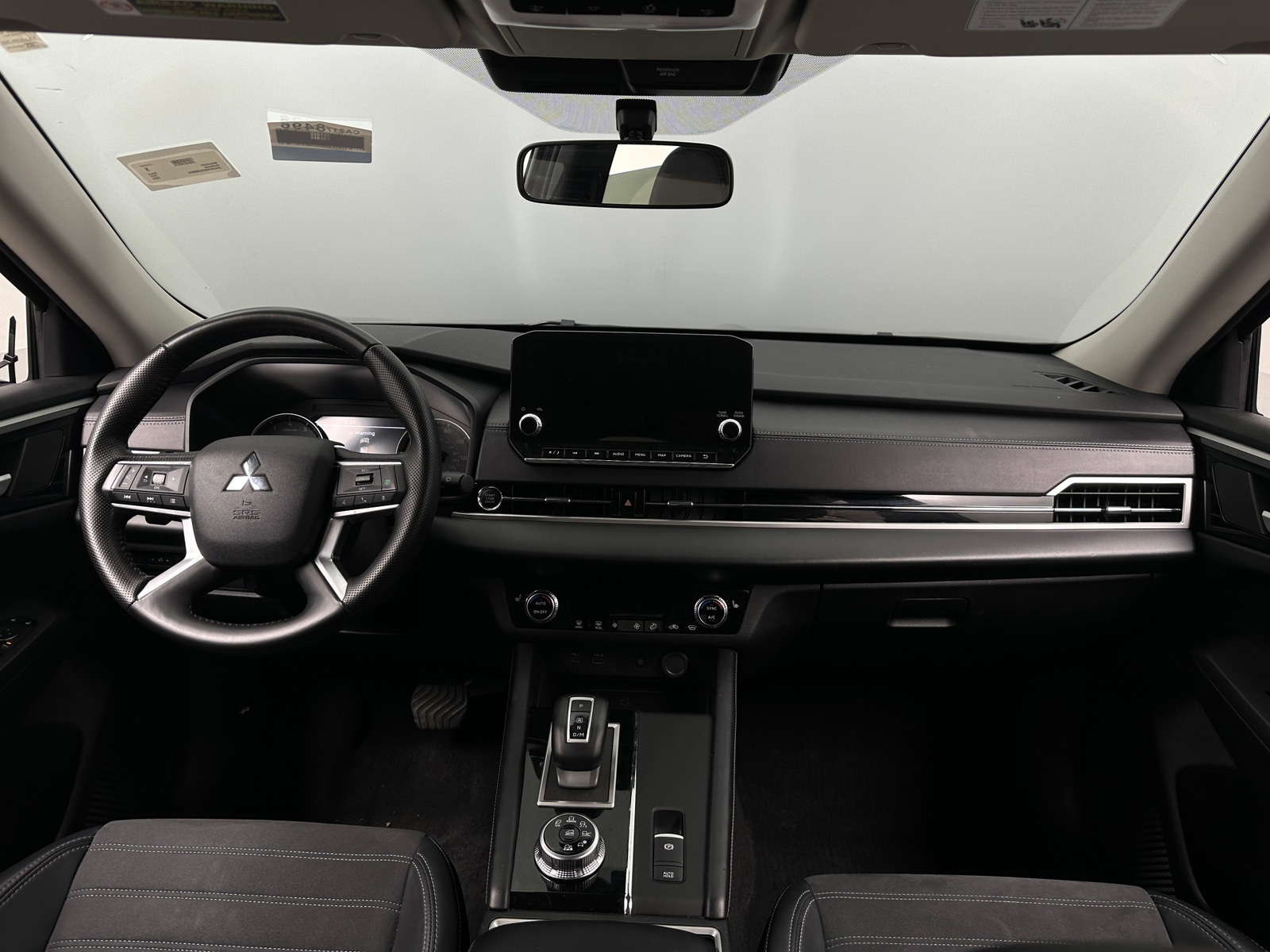 Thumbnail: 2024 Mitsubishi Outlander - 2