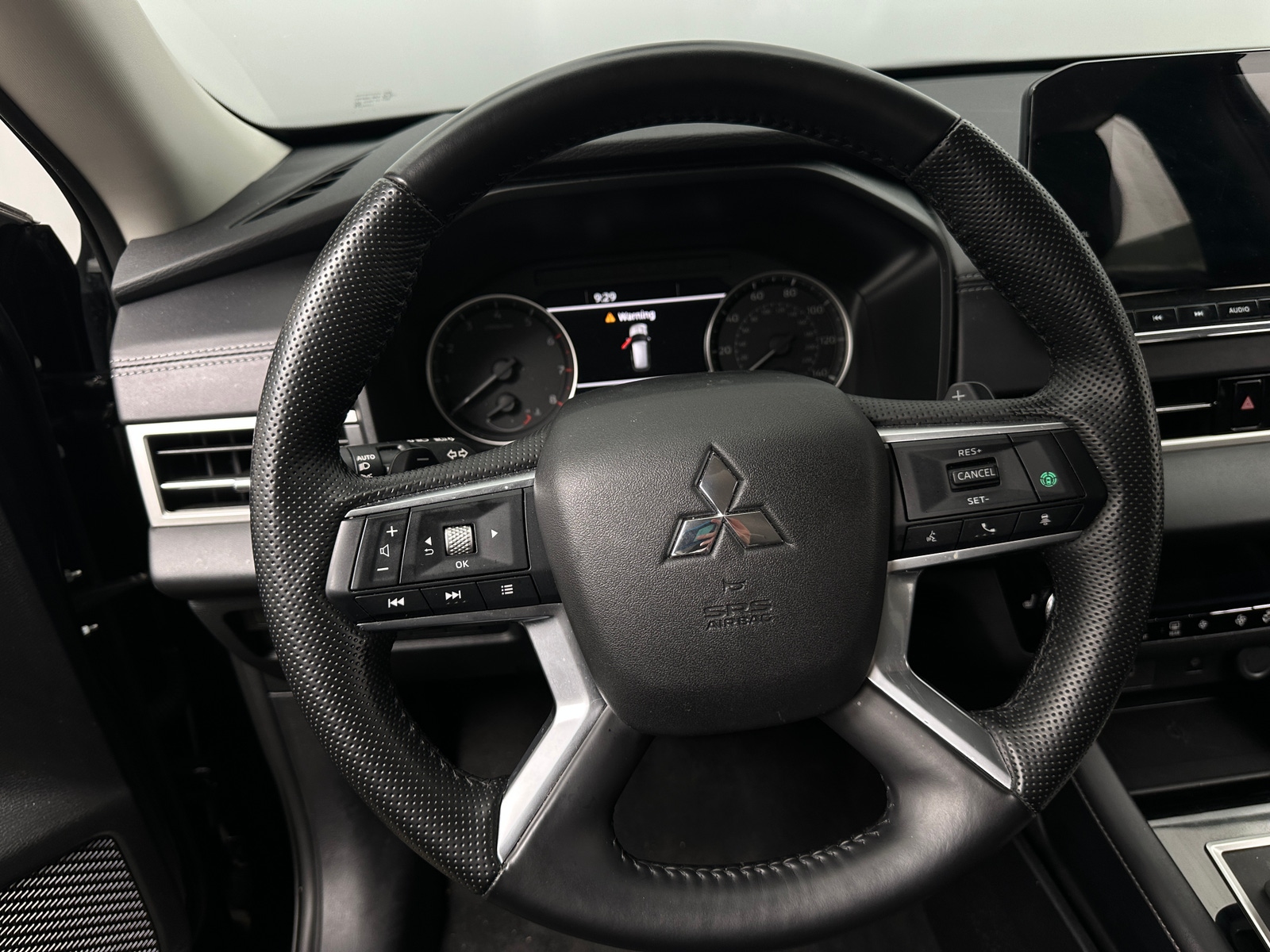 Thumbnail: 2024 Mitsubishi Outlander - 4