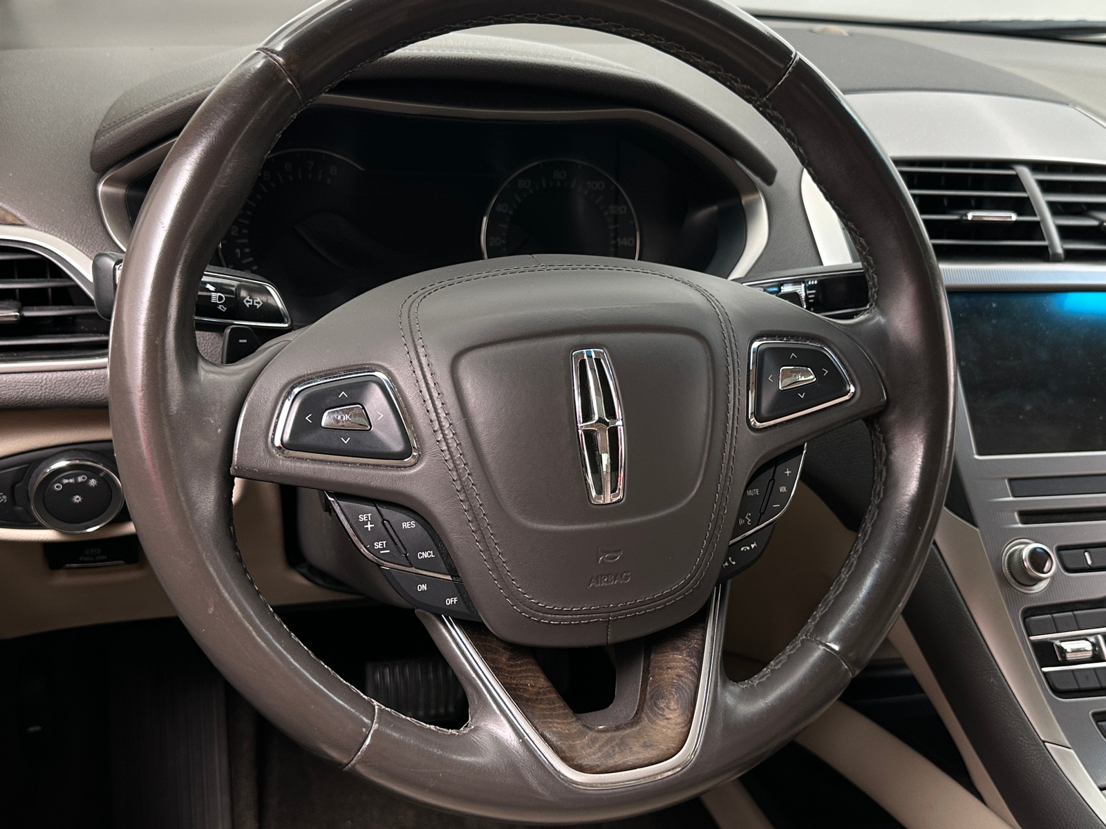 Thumbnail: 2017 Lincoln MKZ - 4