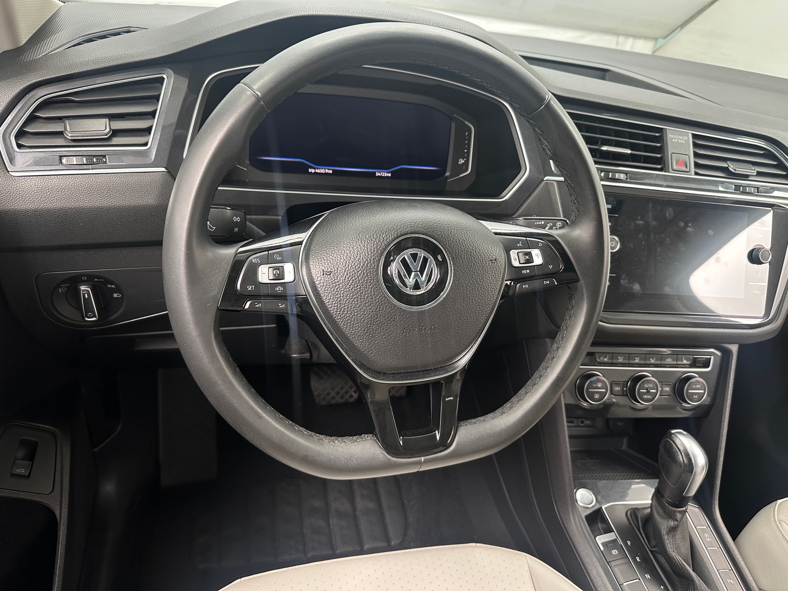 Thumbnail: 2020 Volkswagen Tiguan - 4