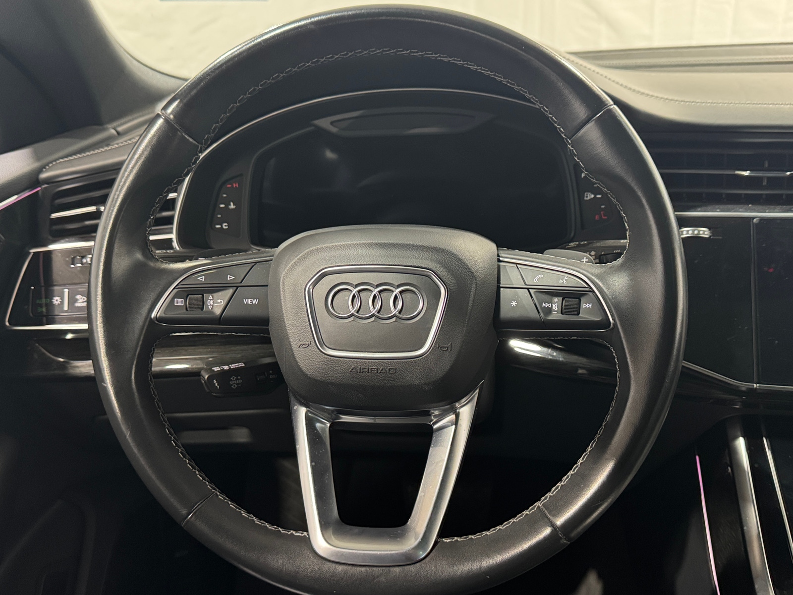 Thumbnail: 2021 Audi Q8 - 4