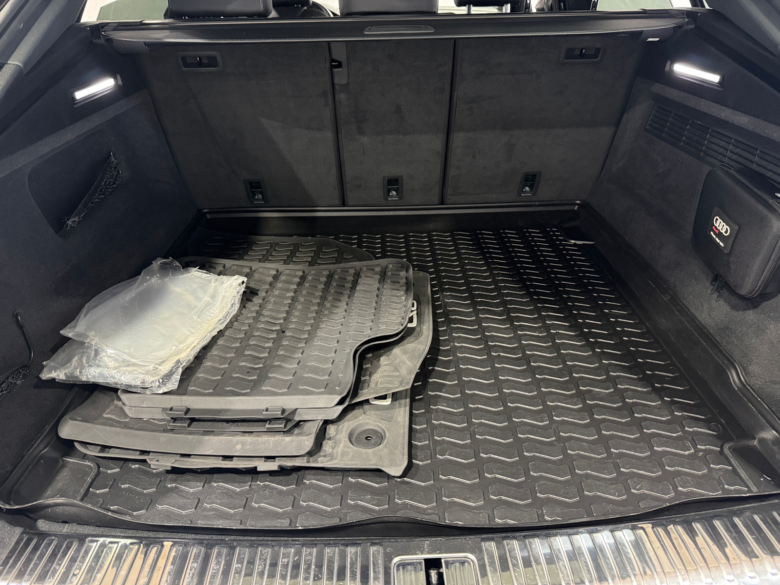 Thumbnail: 2021 Audi Q8 - 6